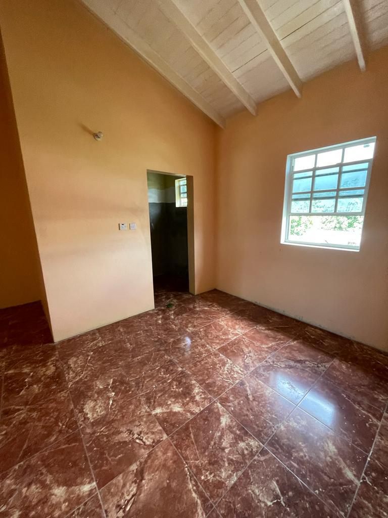 3 storey commercial building in Portsmouth – EC$3,531,970 / US$1,300,000