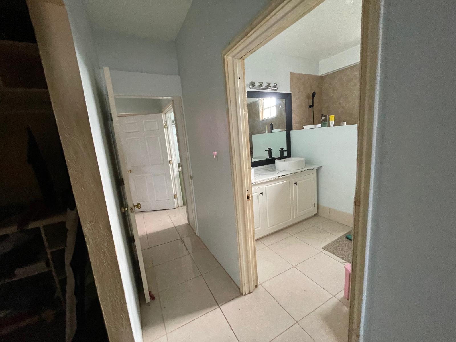 3 storey commercial building in Portsmouth – EC$3,531,970 / US$1,300,000