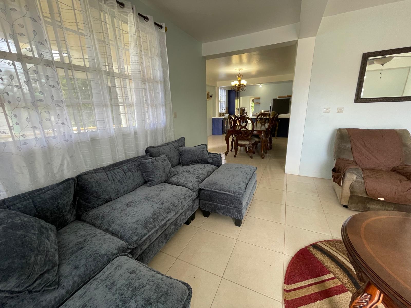 3 storey commercial building in Portsmouth – EC$3,531,970 / US$1,300,000