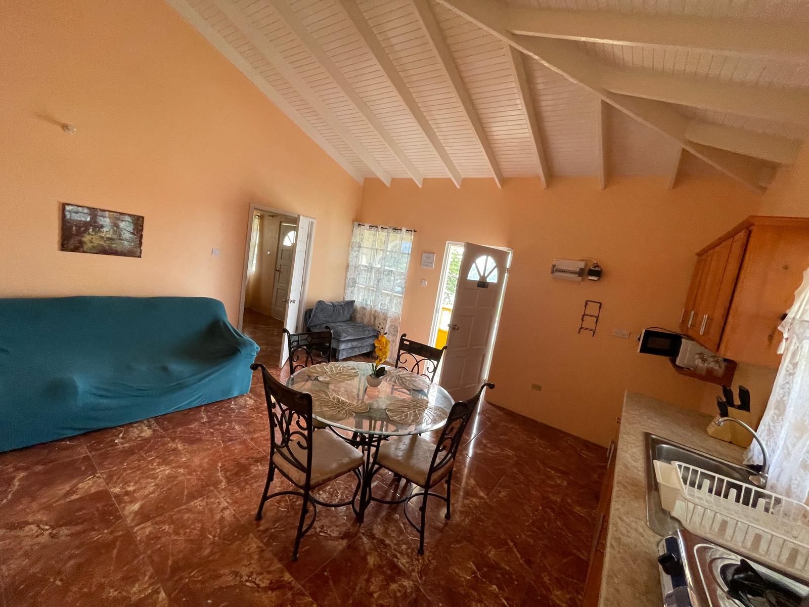 3 storey commercial building in Portsmouth – EC$3,531,970 / US$1,300,000