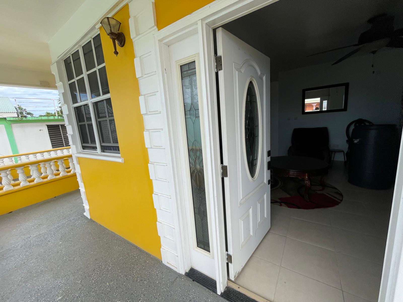 3 storey commercial building in Portsmouth – EC$3,531,970 / US$1,300,000