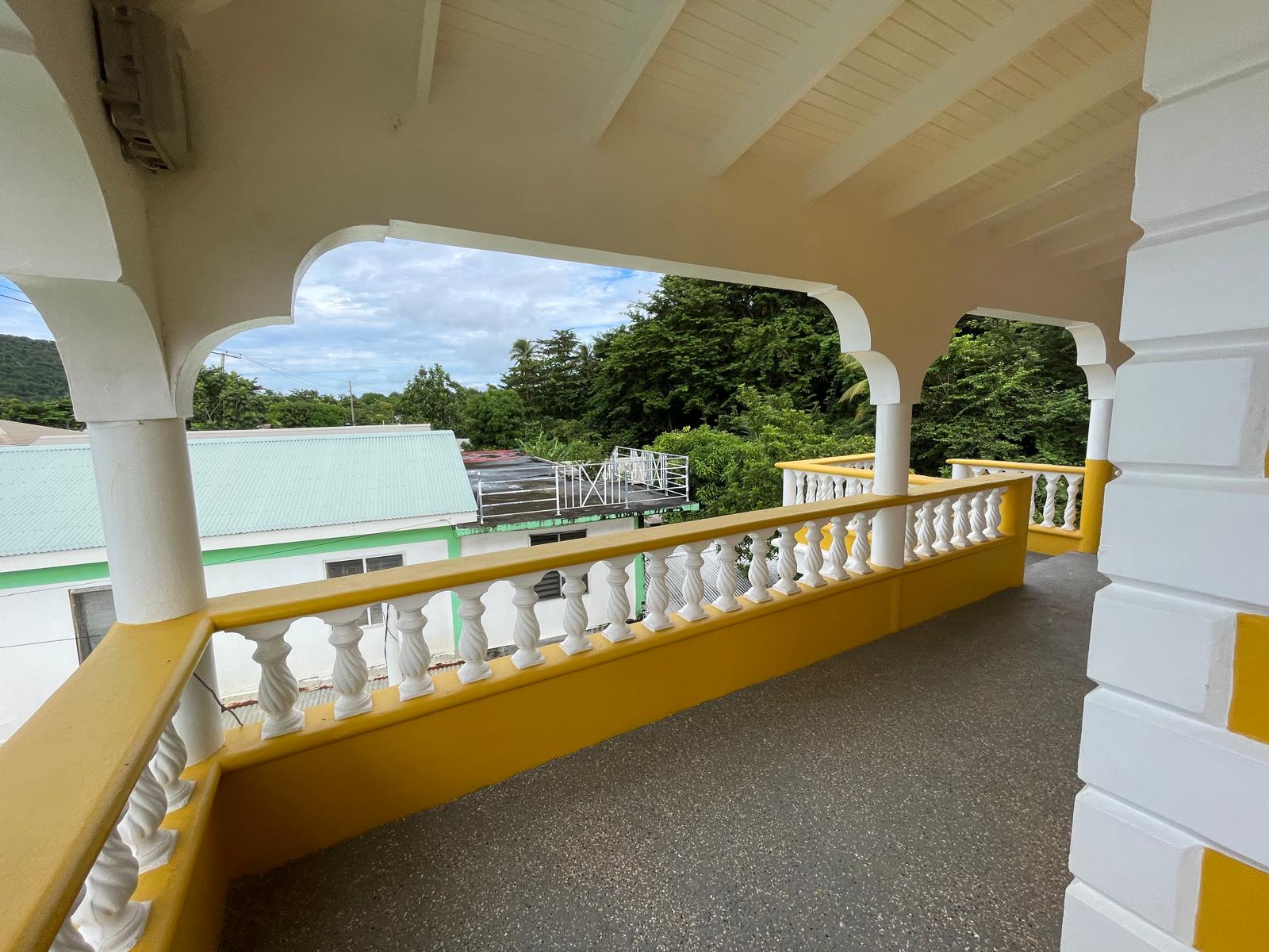 3 storey commercial building in Portsmouth – EC$3,531,970 / US$1,300,000