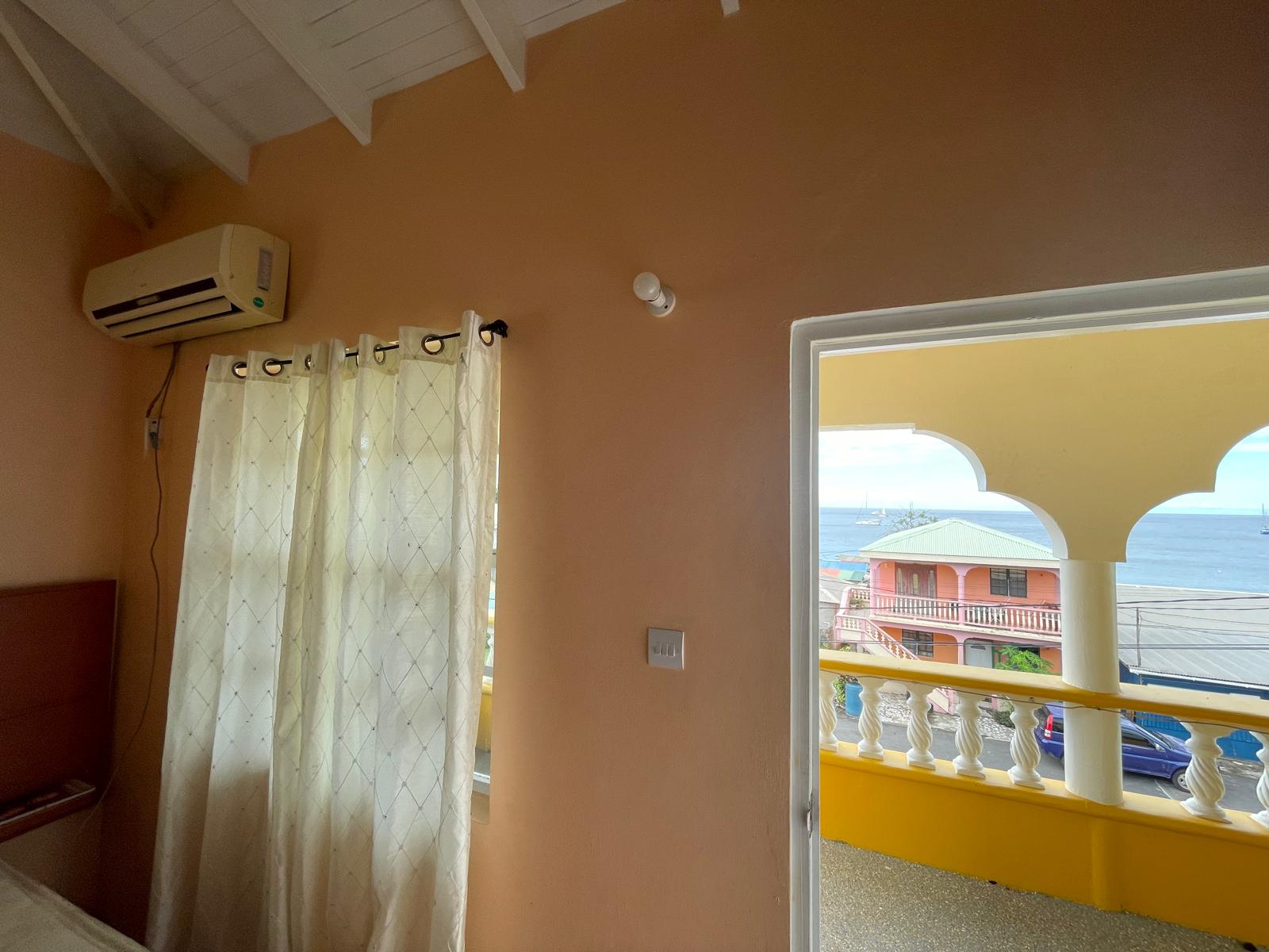 3 storey commercial building in Portsmouth – EC$3,531,970 / US$1,300,000