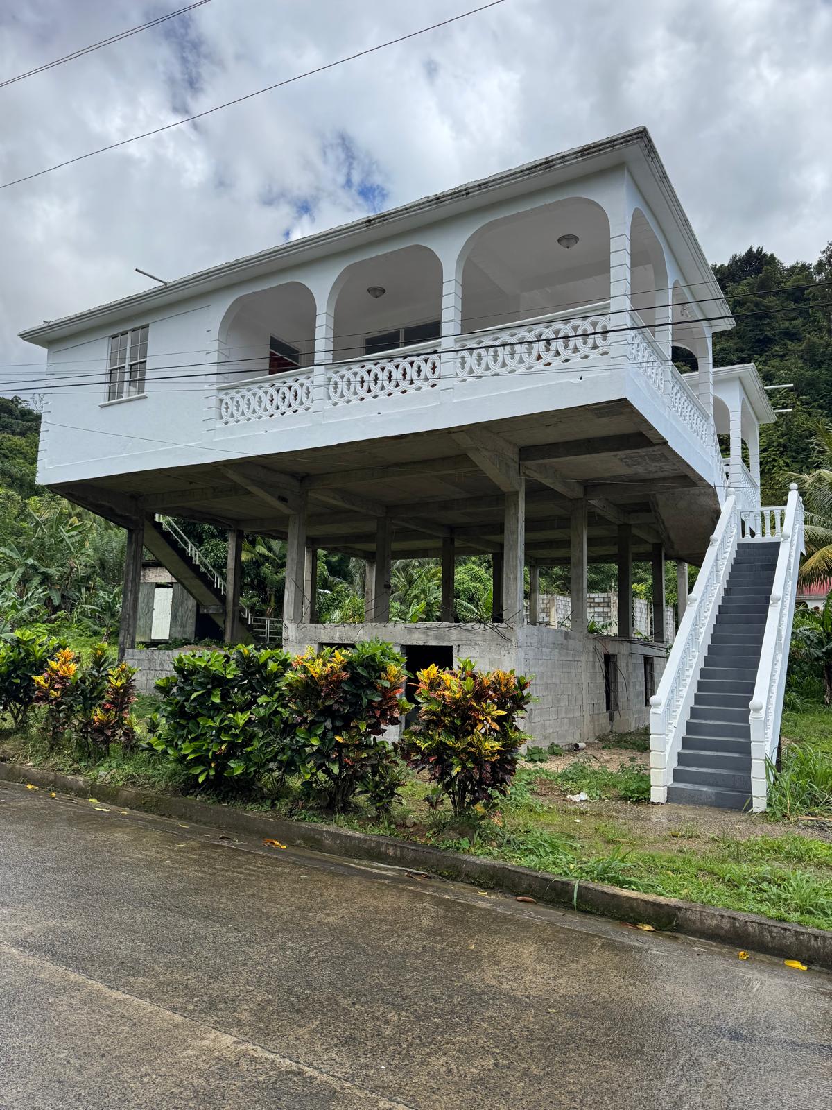 3 bedrooms, 2 baths house in Wotten Waven, Dominica – EC$640,000 / US$239,700 Price reduced!