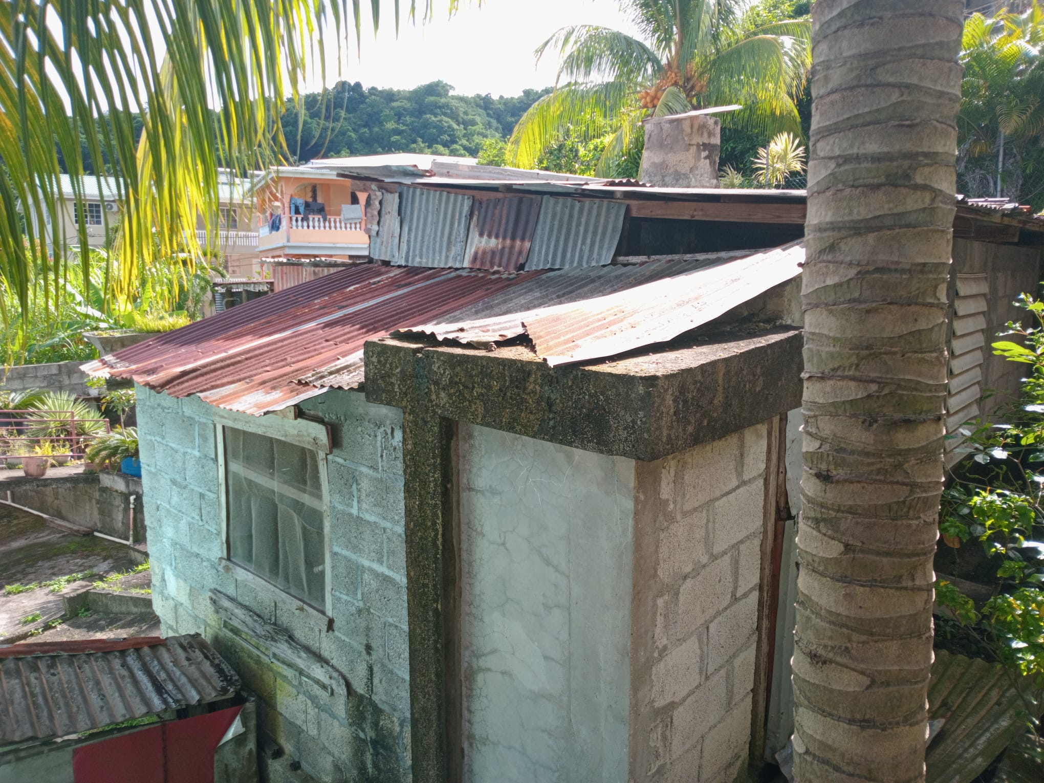 6 bedrooms, 4 baths house for sale in Loubriere, Dominica – EC$680,000 / US$245,682