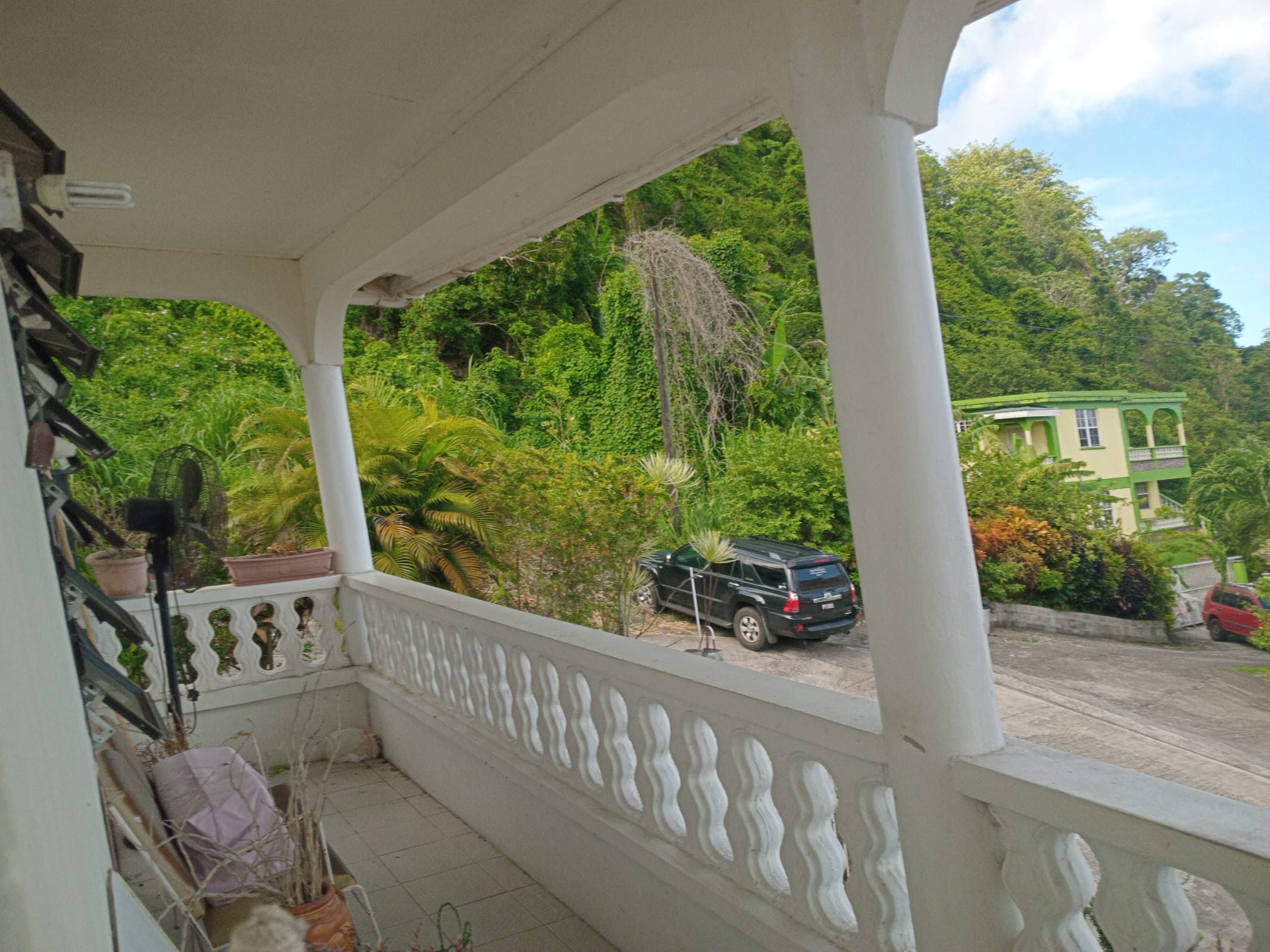 6 bedrooms, 4 baths house for sale in Loubriere, Dominica – EC$680,000 / US$245,682