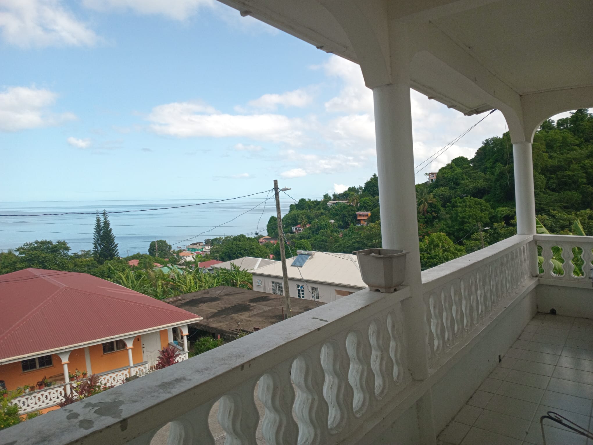 6 bedrooms, 4 baths house for sale in Loubriere, Dominica – EC$680,000 / US$245,682