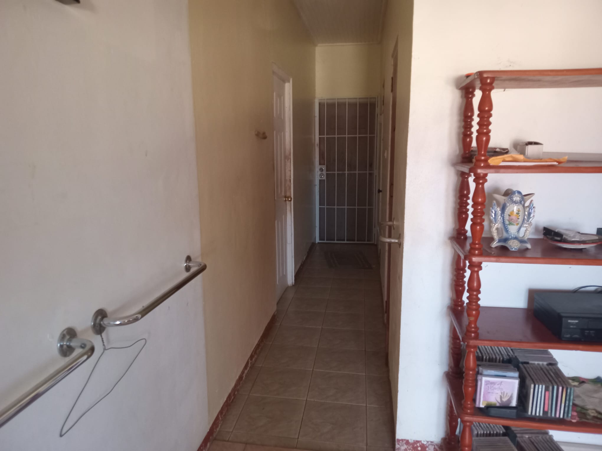 6 bedrooms, 4 baths house for sale in Loubriere, Dominica – EC$680,000 / US$245,682