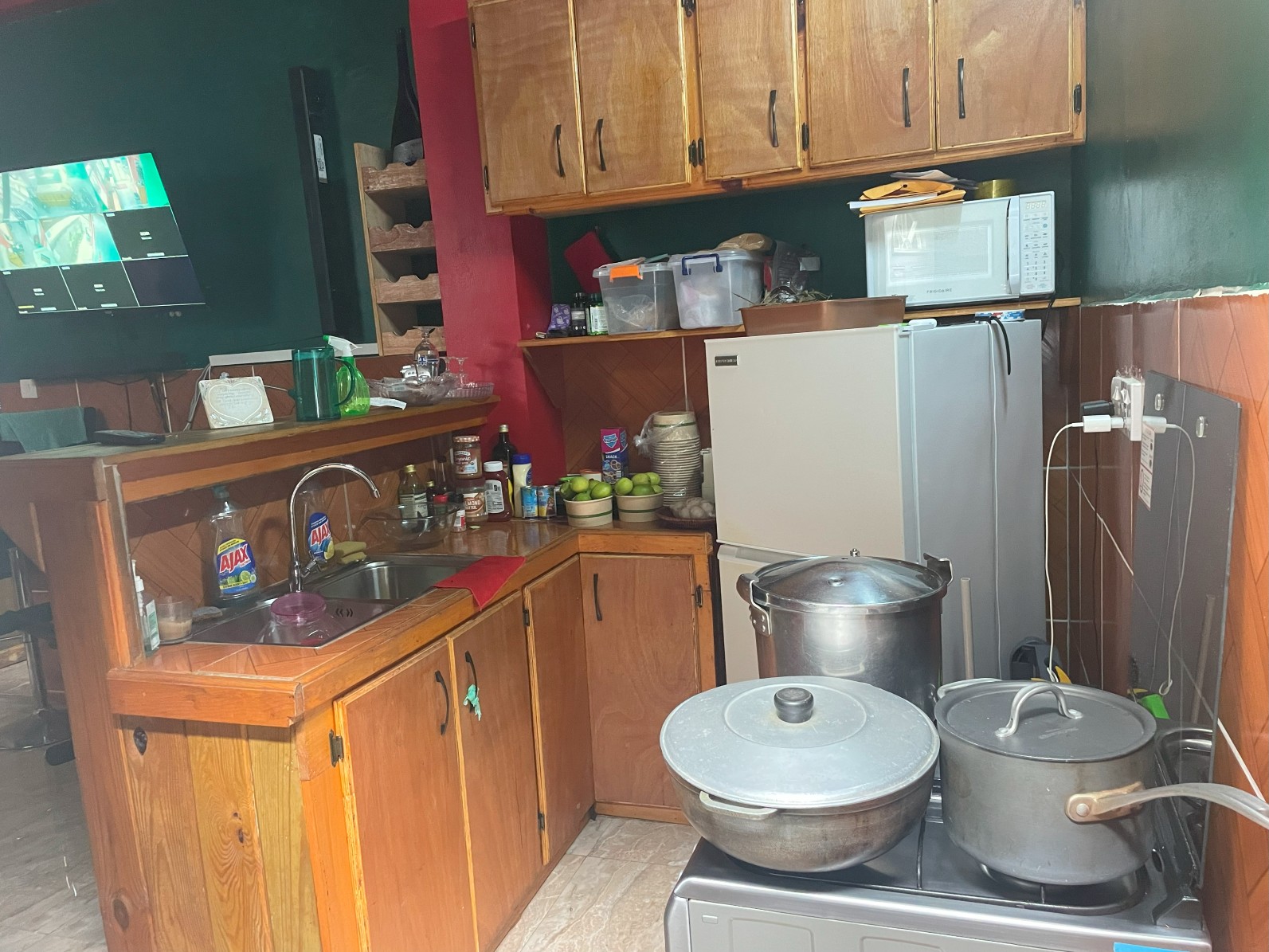 Commercial space for rent in Roseau, Dominica – EC$5000 / US$1875 monthly