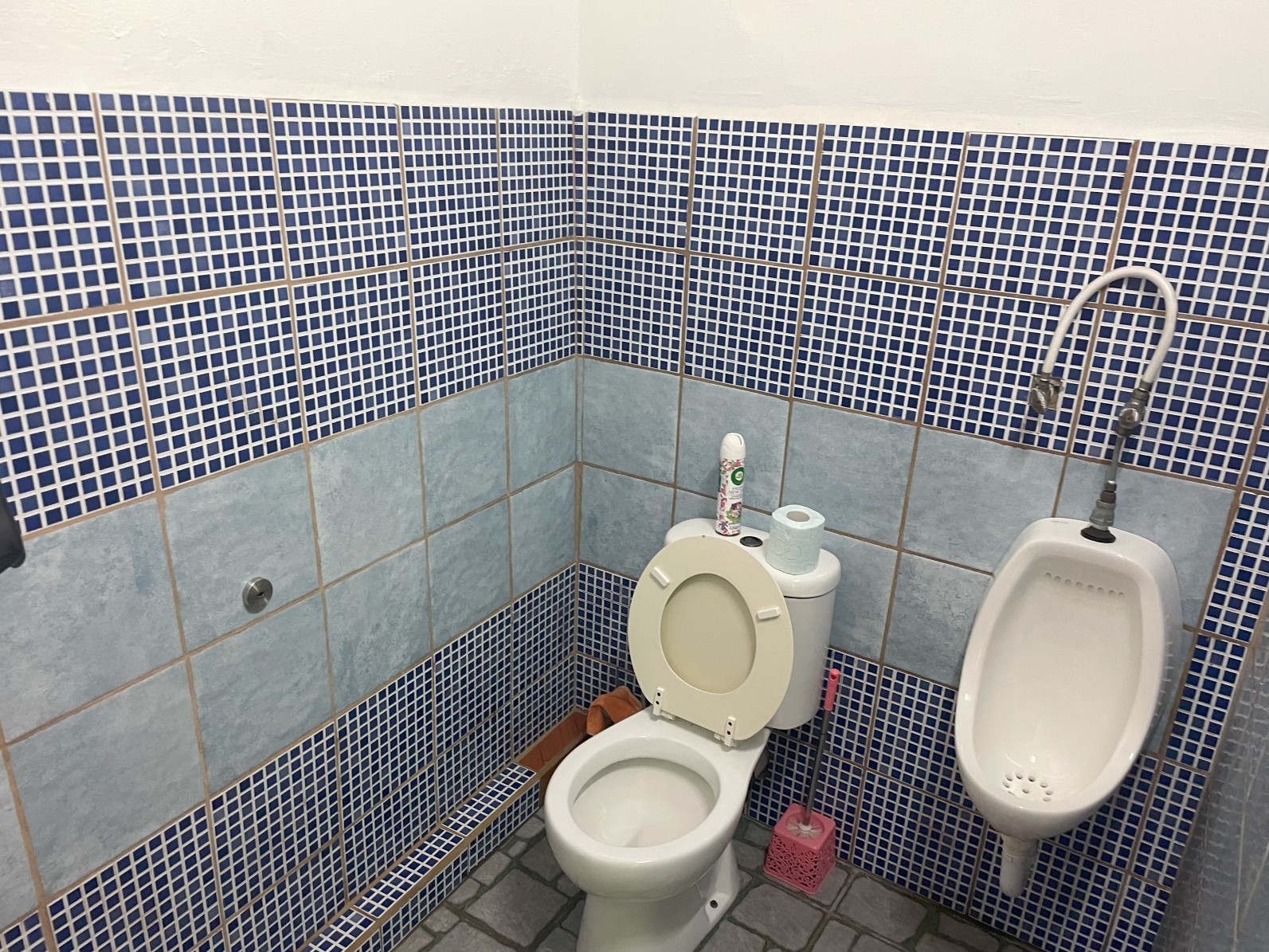 Commercial space for rent in Roseau, Dominica – EC$5000 / US$1875 monthly