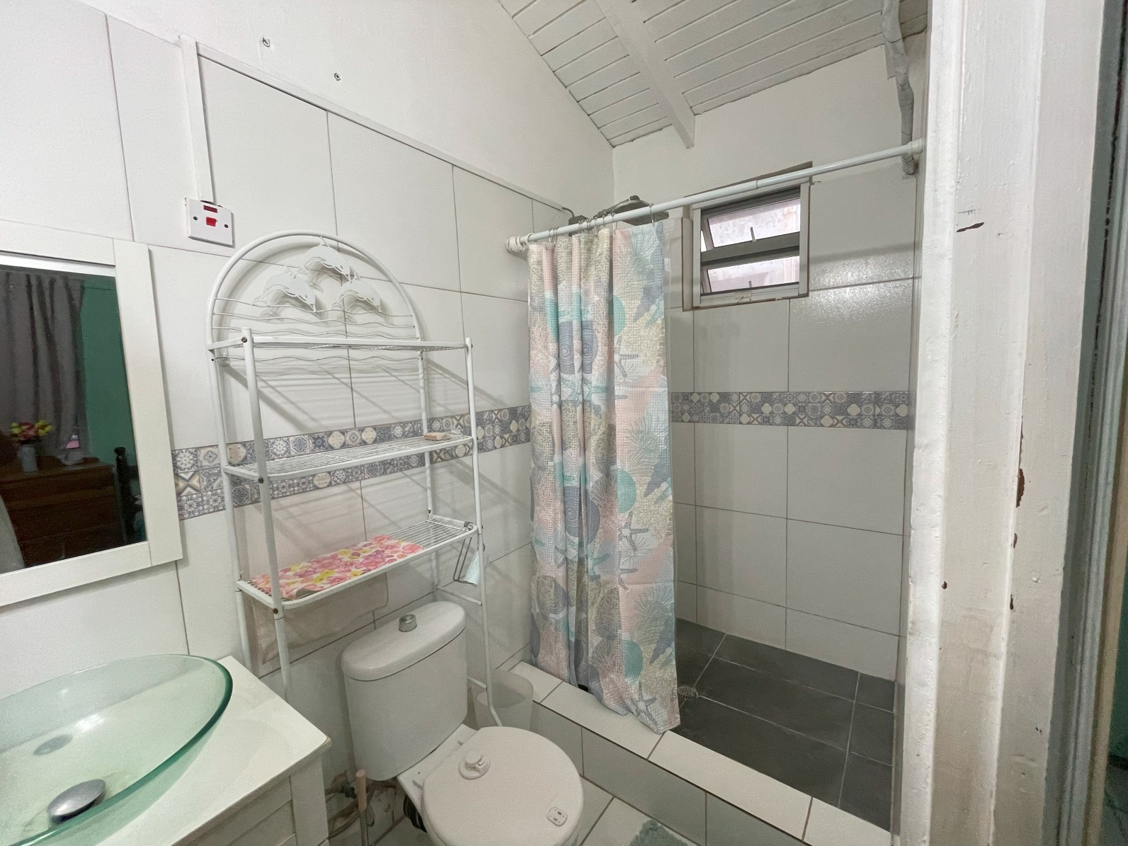 2 private offices , 1 bath  commercial space  for rent in Roseau, Dominica -EC$4200 /  US$1575 monthly