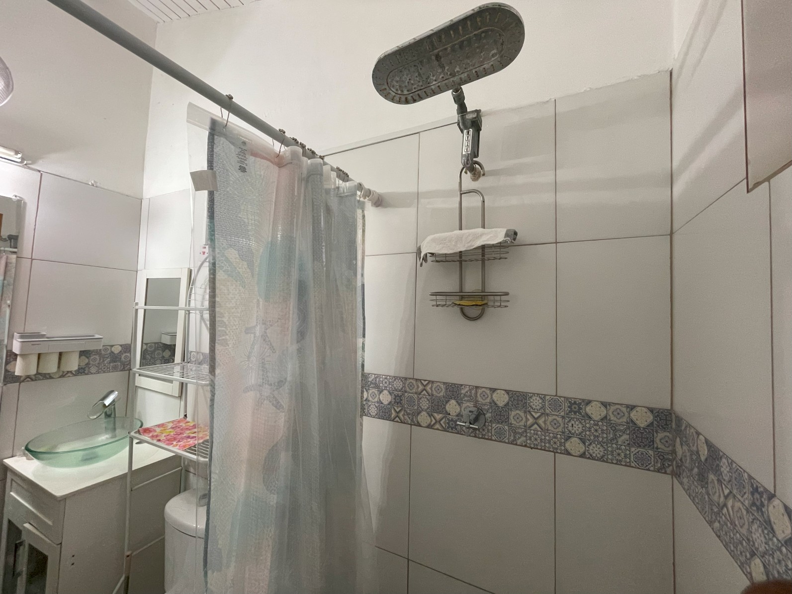 2 private offices , 1 bath  commercial space  for rent in Roseau, Dominica -EC$4200 /  US$1575 monthly