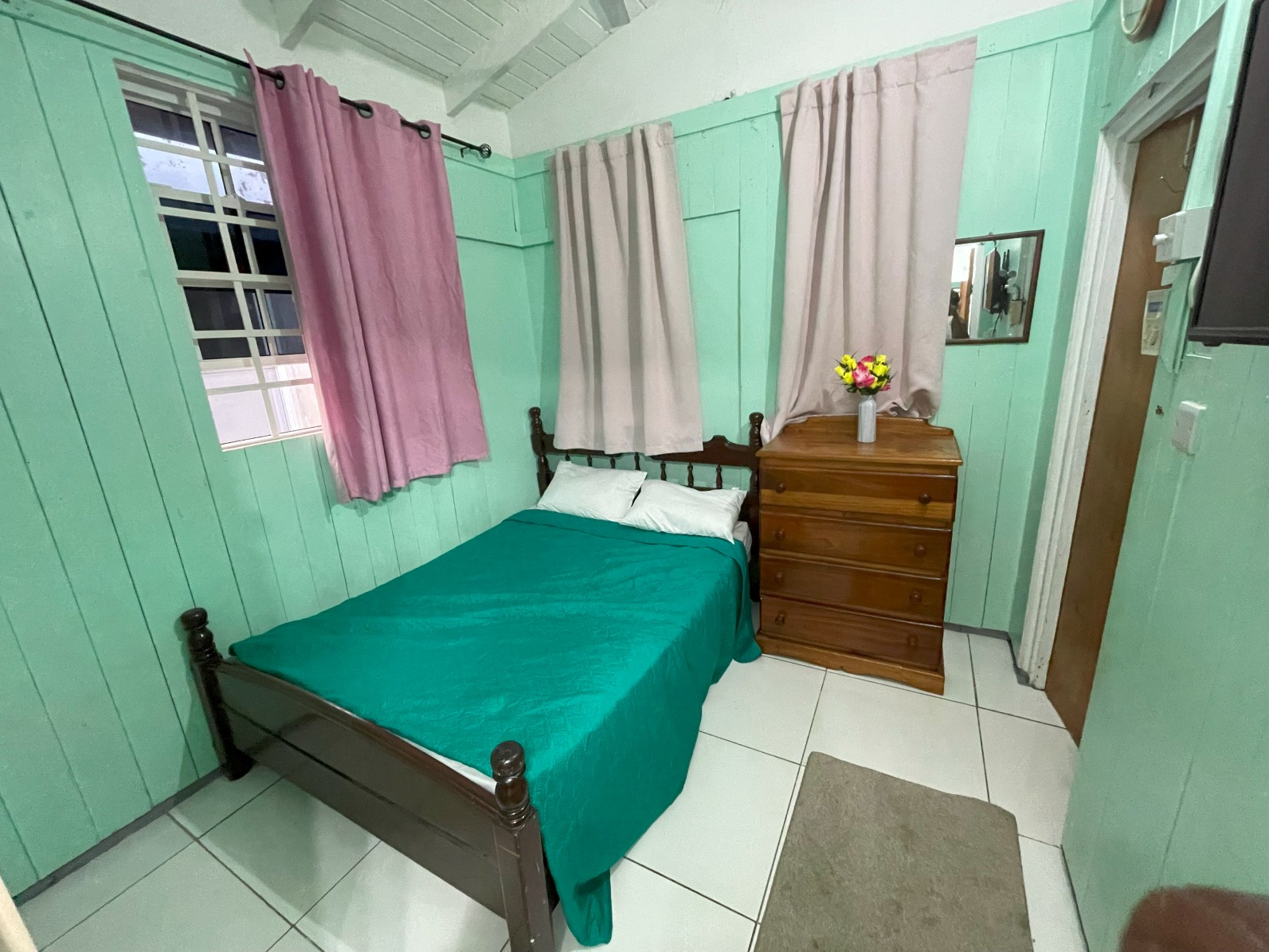 2 private offices , 1 bath  commercial space  for rent in Roseau, Dominica -EC$4200 /  US$1575 monthly