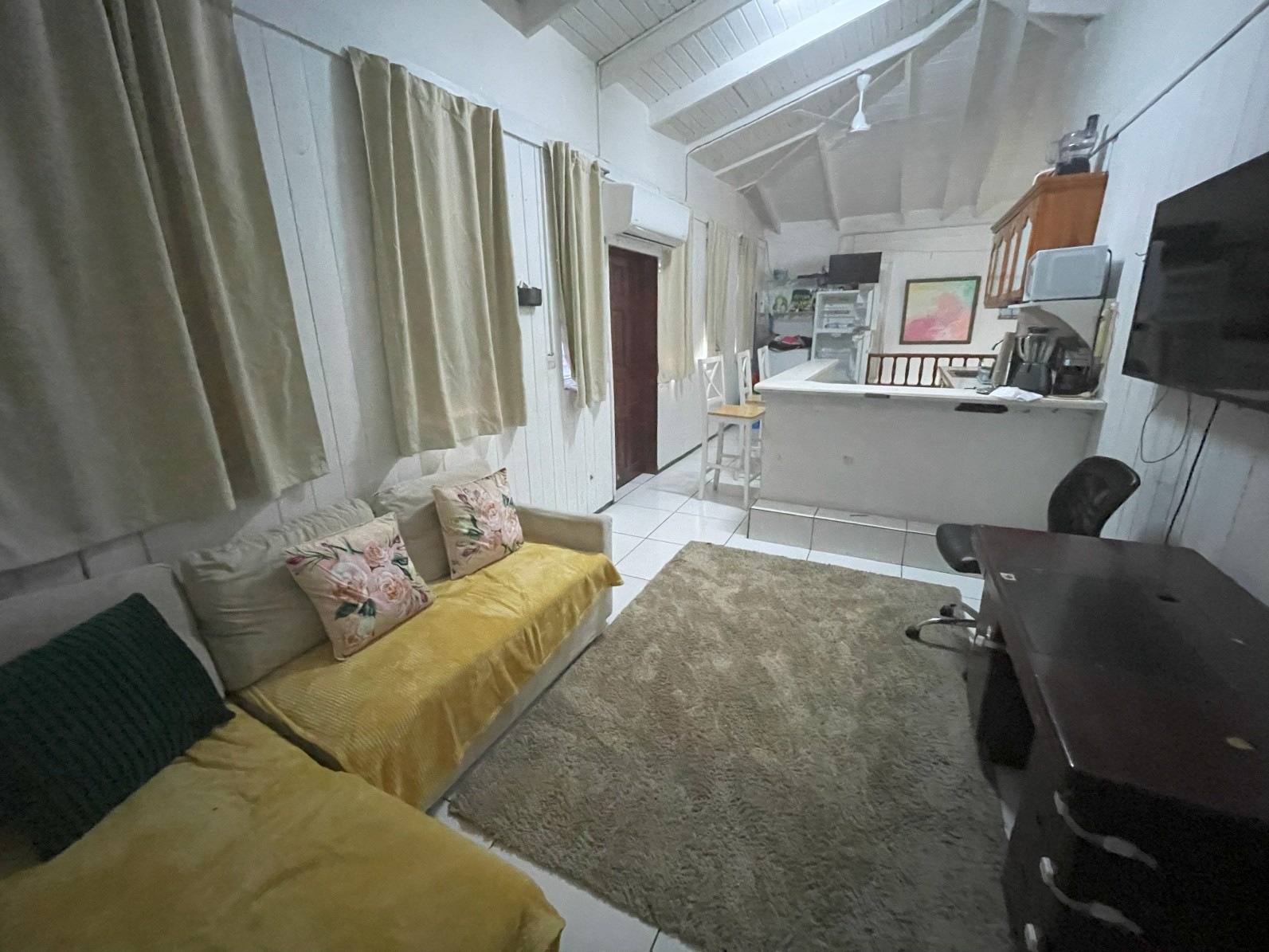 2 private offices , 1 bath  commercial space  for rent in Roseau, Dominica -EC$4200 /  US$1575 monthly