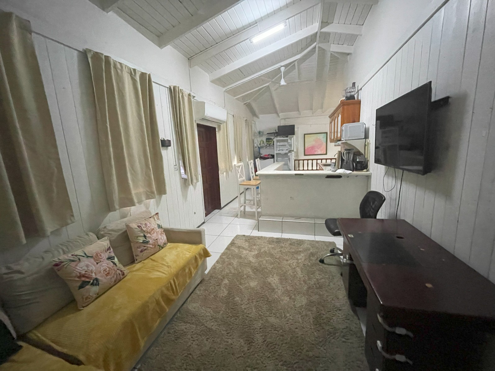 2 private offices , 1 bath  commercial space  for rent in Roseau, Dominica -EC$4200 /  US$1575 monthly