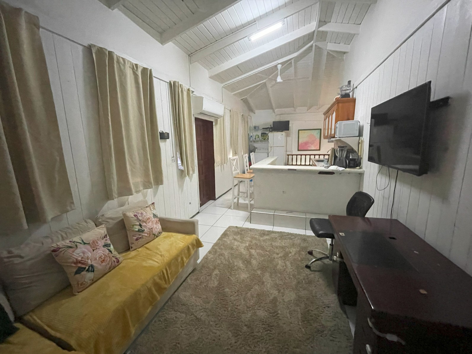 2 private offices , 1 bath  commercial space  for rent in Roseau, Dominica -EC$4200 /  US$1575 monthly