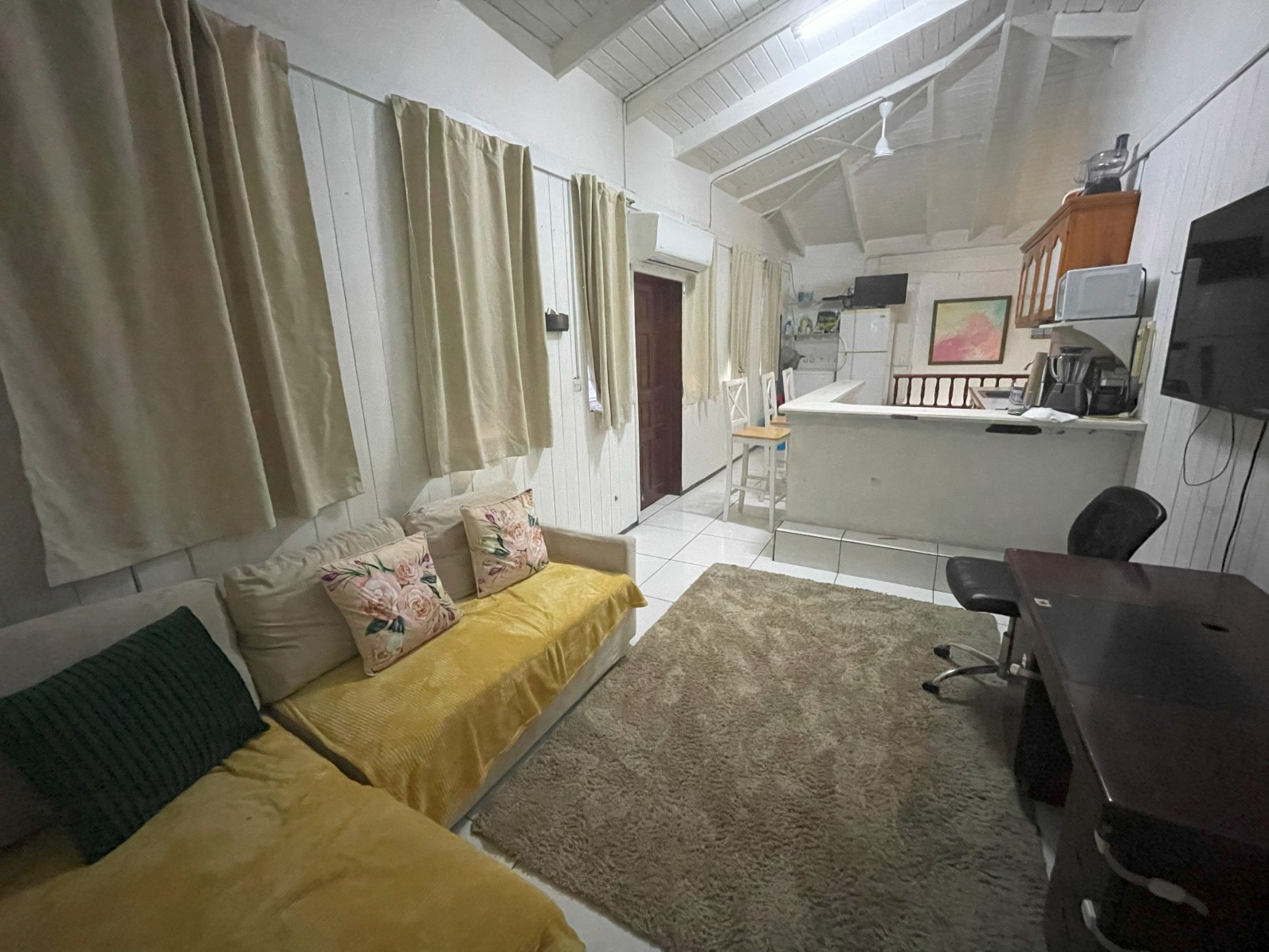 2 private offices , 1 bath  commercial space  for rent in Roseau, Dominica -EC$4200 /  US$1575 monthly