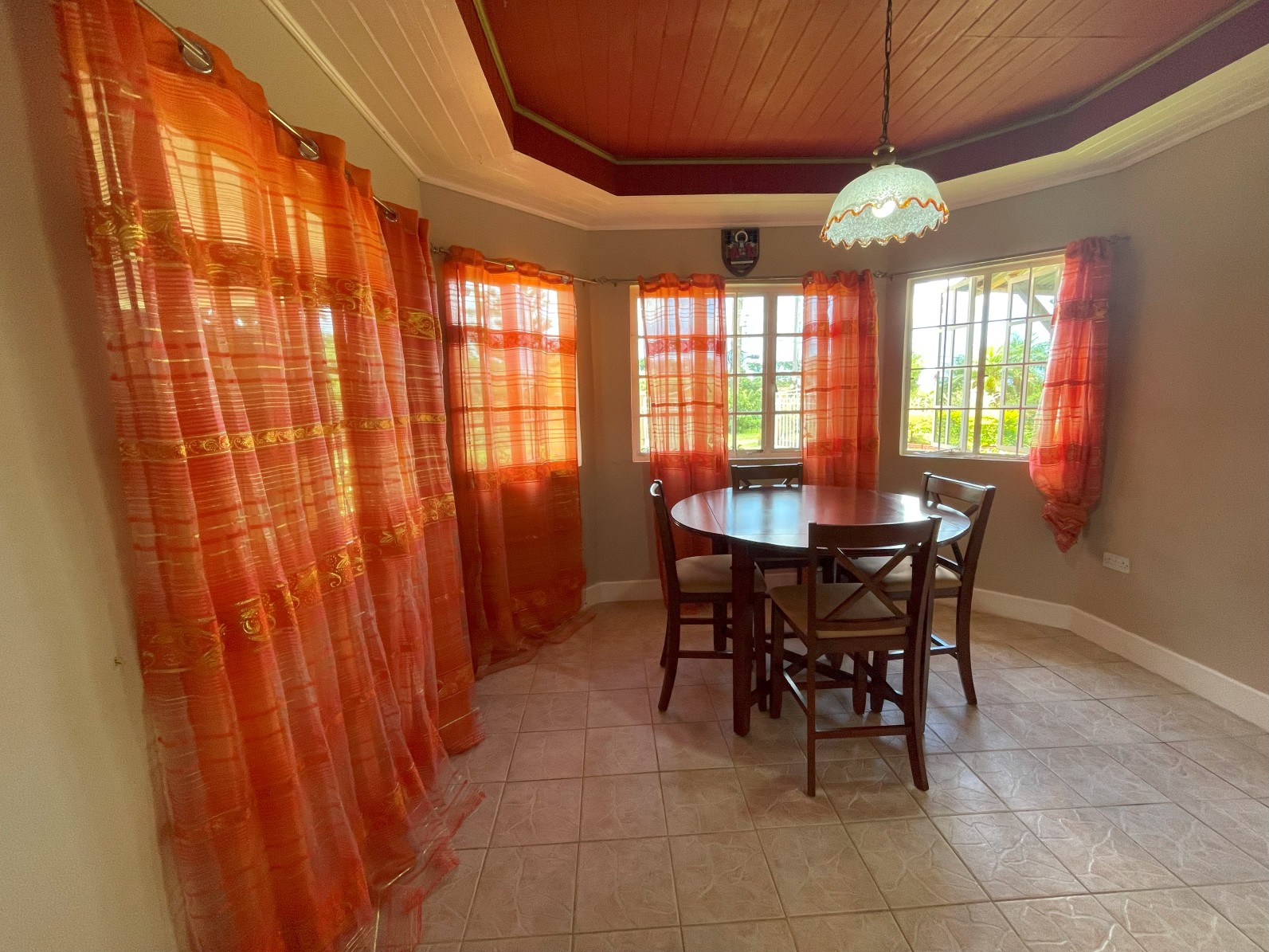 2 bedrooms, 2 baths house for rent in Morne Daniel , Dominica – EC$4500 / US$1685 monthly