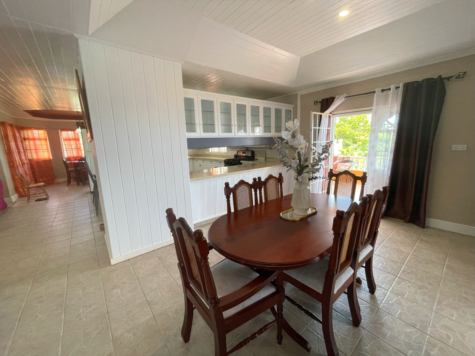 2 bedrooms, 2 baths house for rent in Morne Daniel , Dominica – EC$4500 / US$1685 monthly