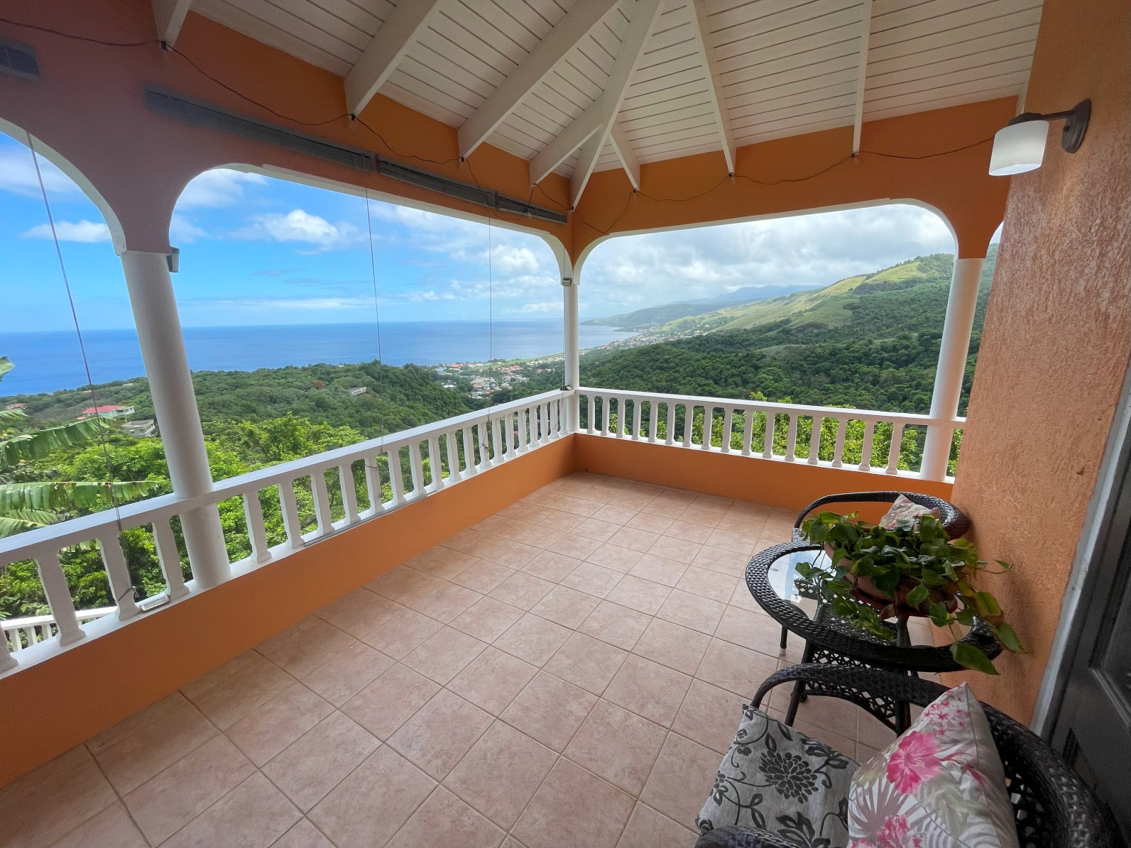 2 bedrooms, 2 baths house for rent in Morne Daniel , Dominica – EC$4500 / US$1685 monthly