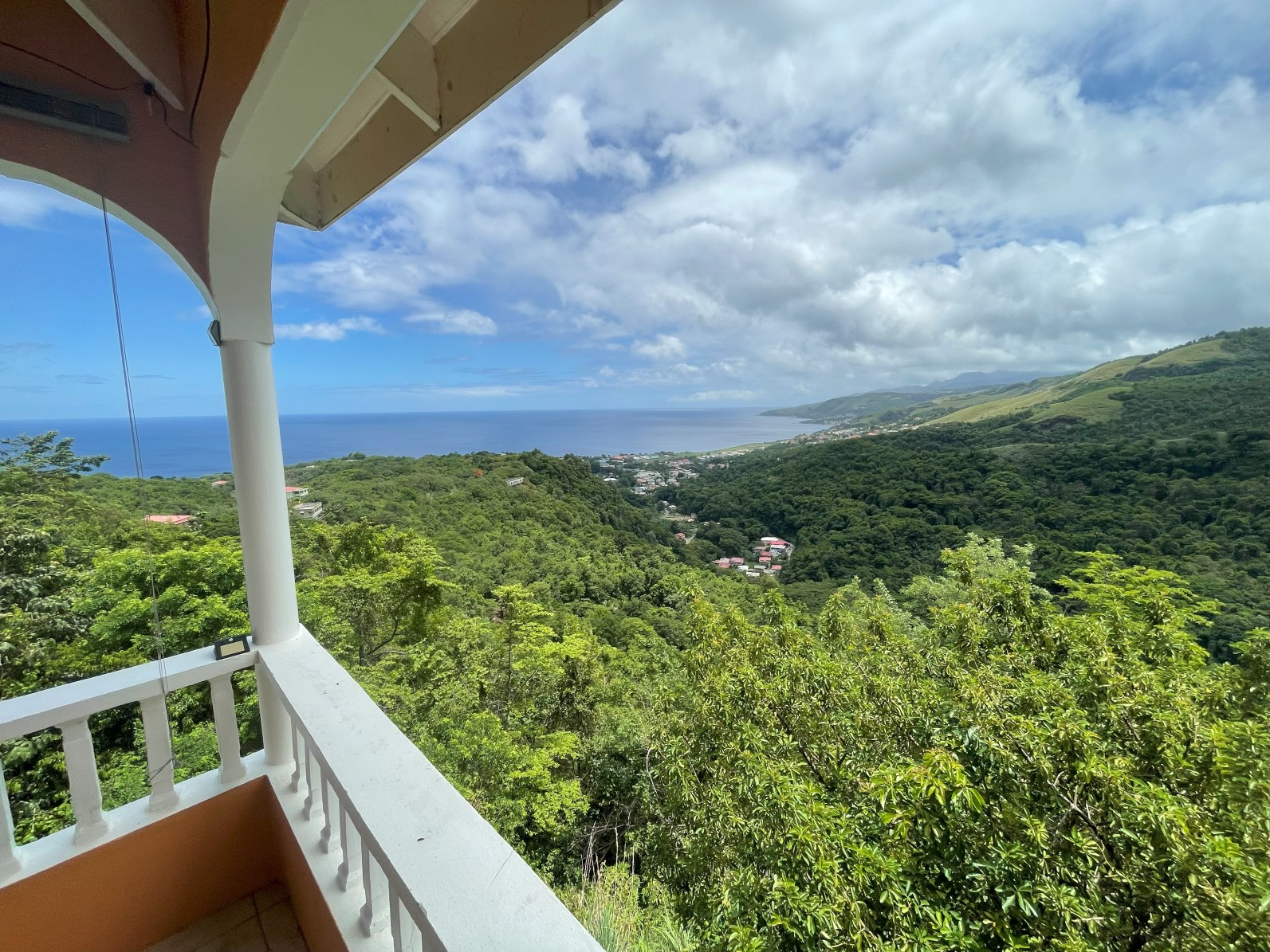 2 bedrooms, 2 baths house for rent in Morne Daniel , Dominica – EC$4500 / US$1685 monthly