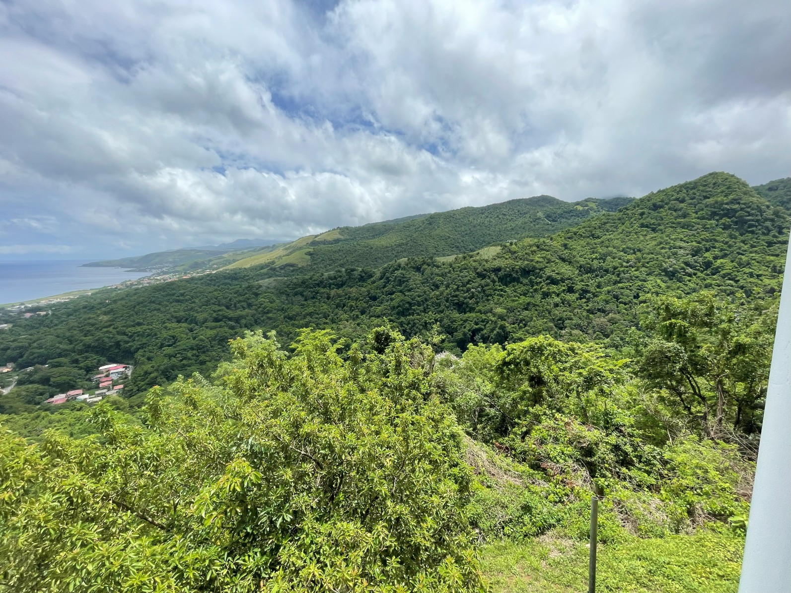 2 bedrooms, 2 baths house for rent in Morne Daniel , Dominica – EC$4500 / US$1685 monthly