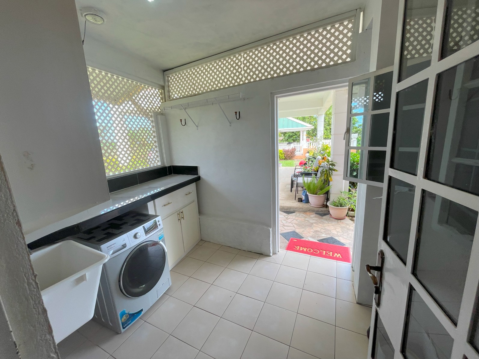 2 bedrooms, 2 baths house for rent in Morne Daniel , Dominica – EC$4500 / US$1685 monthly