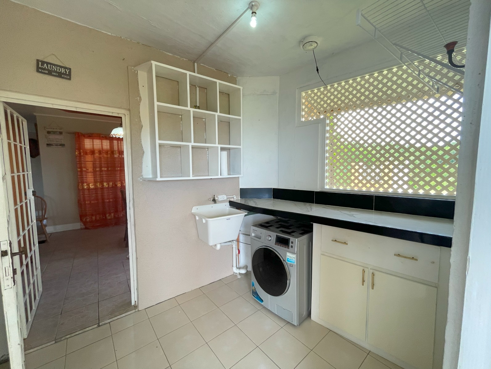 2 bedrooms, 2 baths house for rent in Morne Daniel , Dominica – EC$4500 / US$1685 monthly