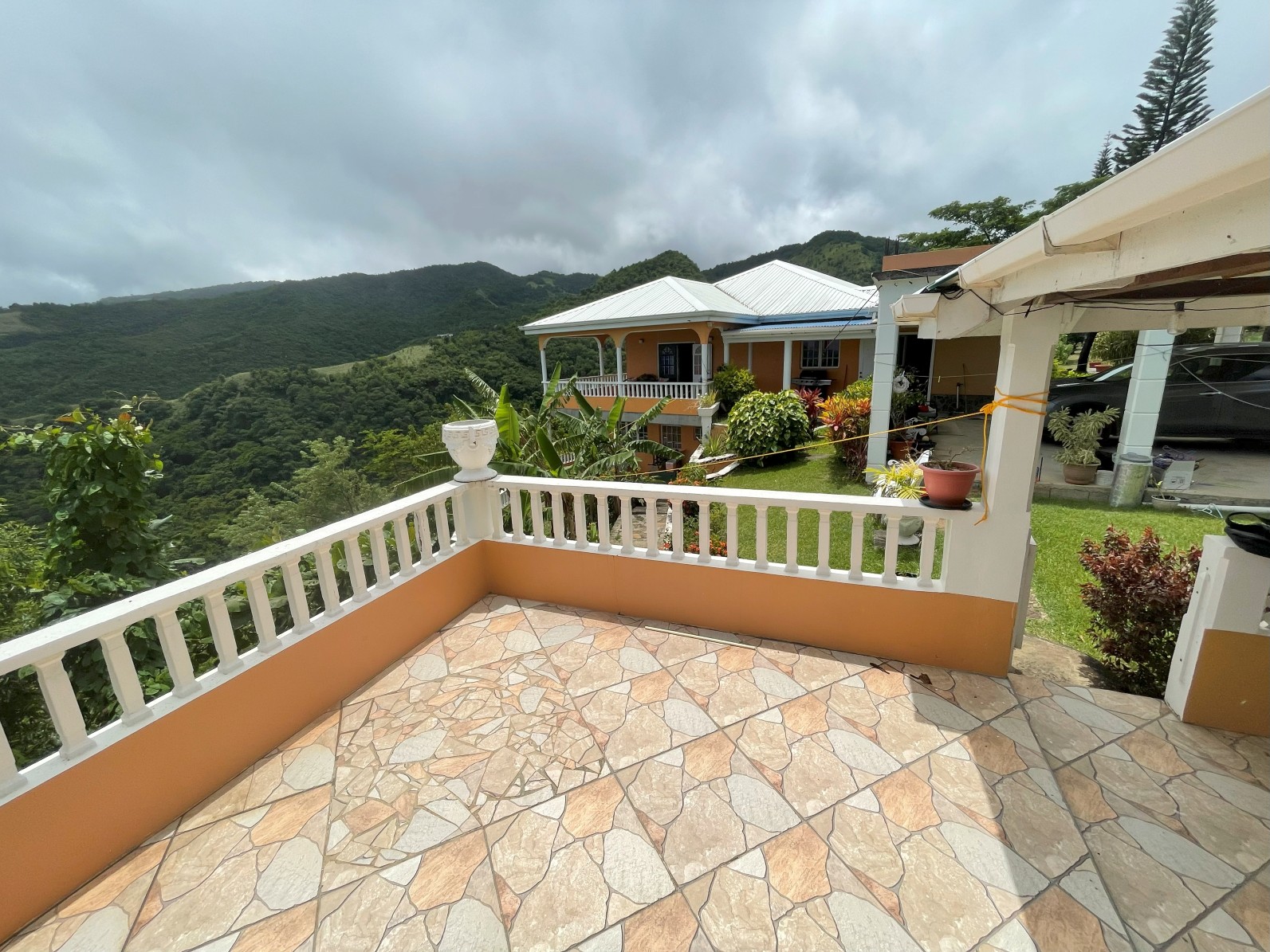 2 bedrooms, 2 baths house for rent in Morne Daniel , Dominica – EC$4500 / US$1685 monthly