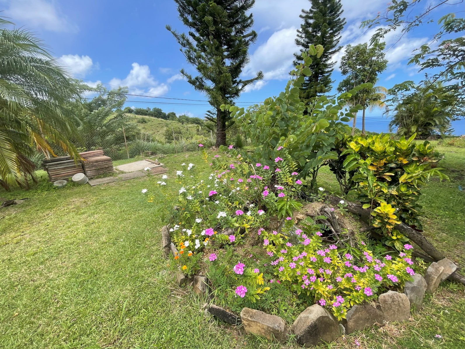 2 bedrooms, 2 baths house for rent in Morne Daniel , Dominica – EC$4500 / US$1685 monthly