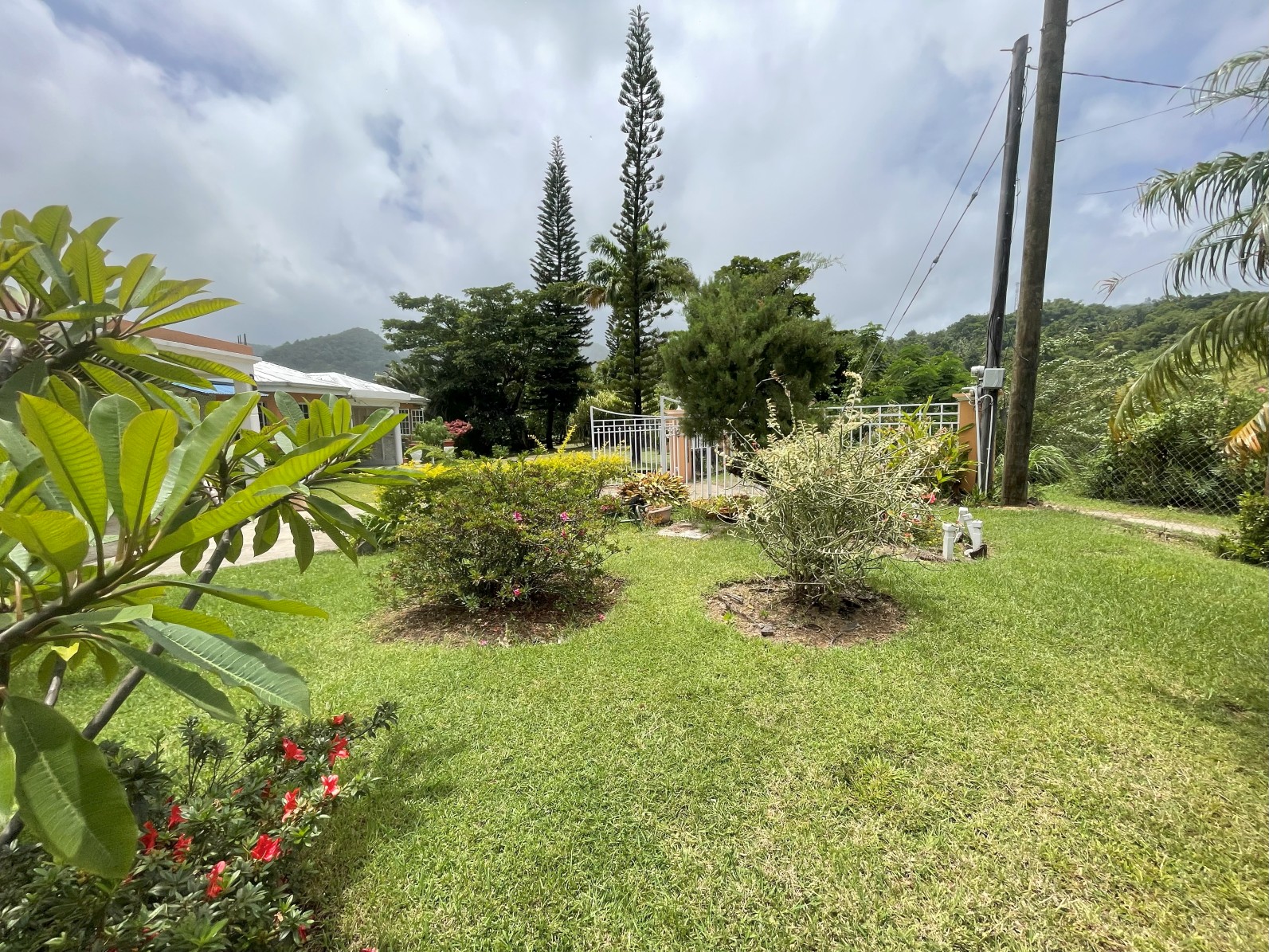 2 bedrooms, 2 baths house for rent in Morne Daniel , Dominica – EC$4500 / US$1685 monthly
