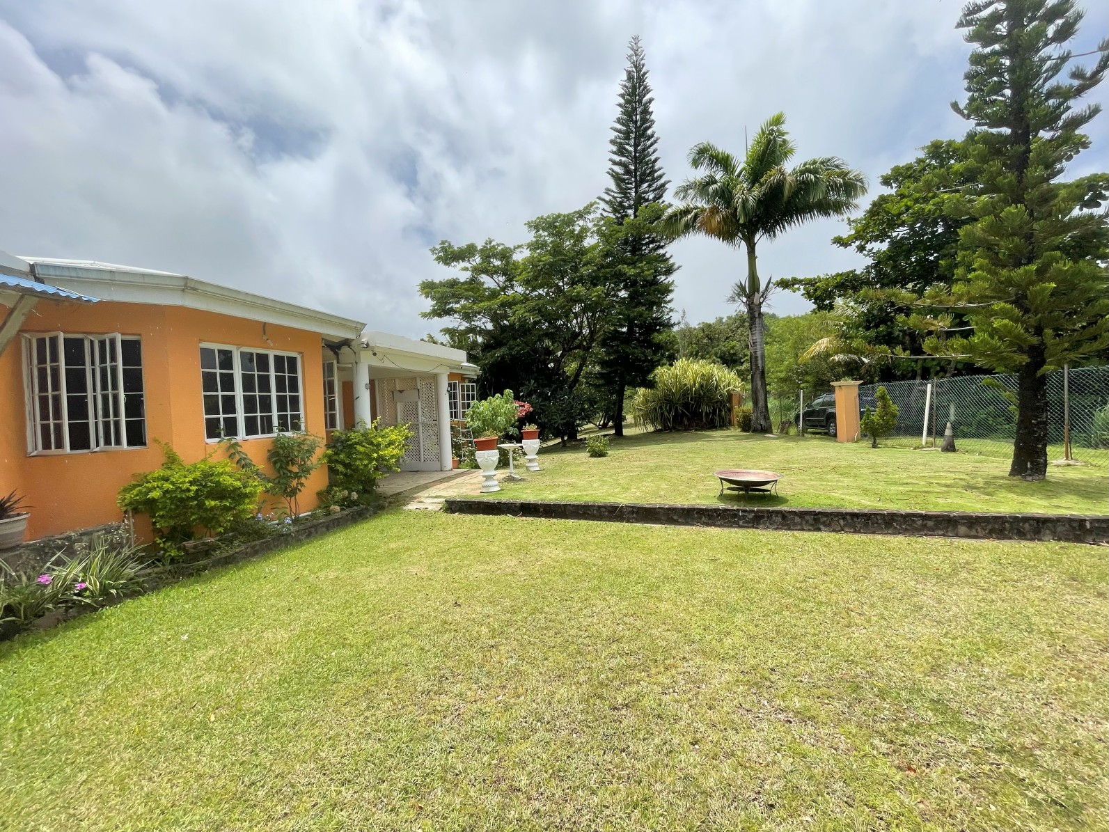2 bedrooms, 2 baths house for rent in Morne Daniel , Dominica – EC$4500 / US$1685 monthly