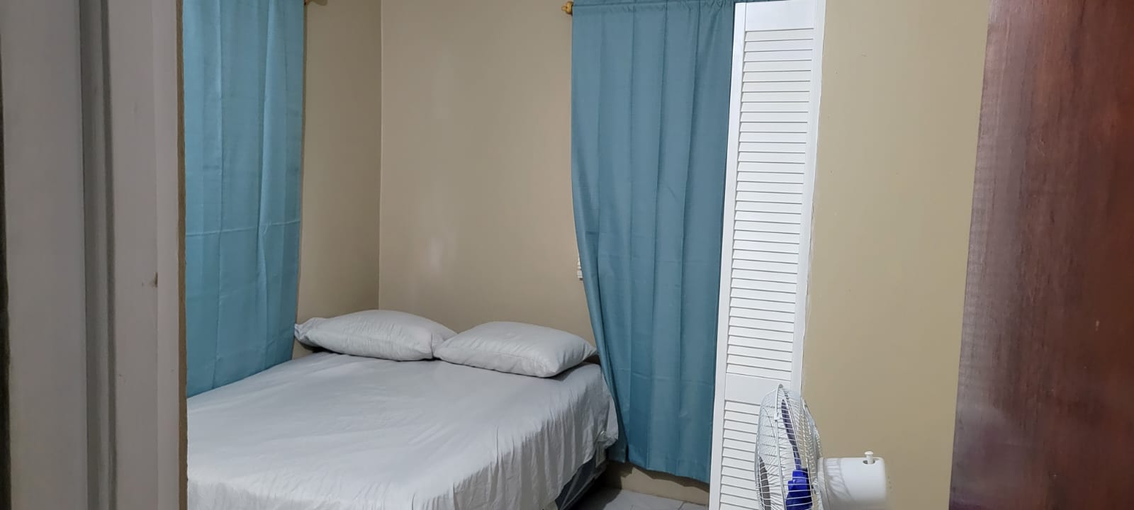 Vacation/short term Rentals available in Castle Bruce – EC$215 / US$80 nightly (per room)