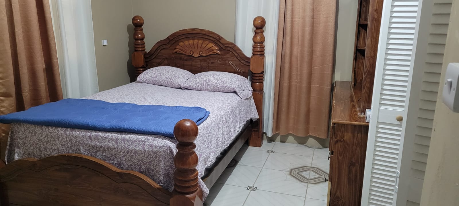 Vacation/short term Rentals available in Castle Bruce – EC$215 / US$80 nightly (per room)