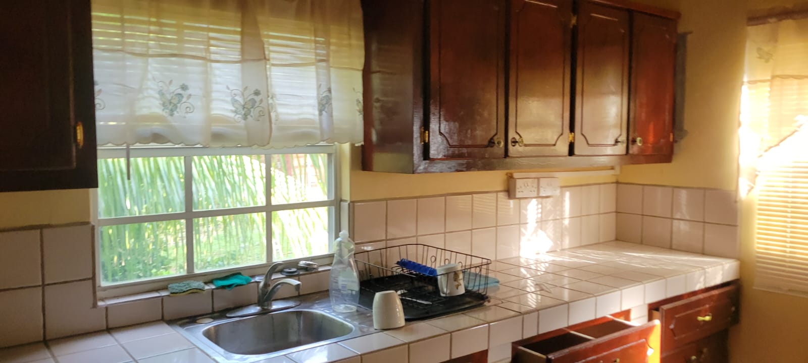 Vacation/short term Rentals available in Castle Bruce – EC$215 / US$80 nightly (per room)