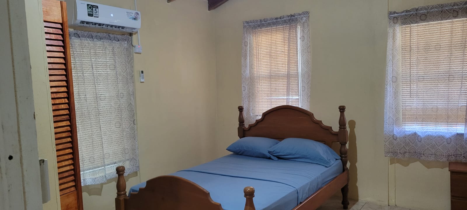 Vacation/short term Rentals available in Castle Bruce – EC$215 / US$80 nightly (per room)