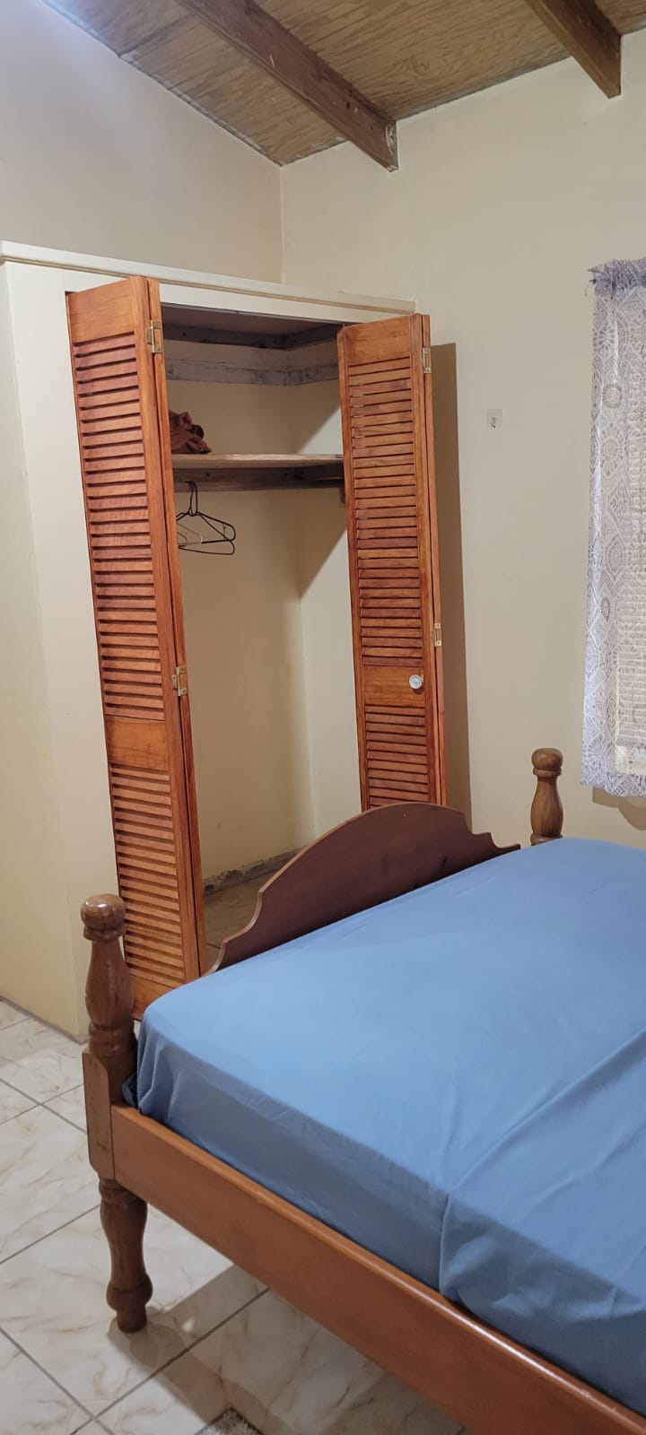 Vacation/short term Rentals available in Castle Bruce – EC$215 / US$80 nightly (per room)