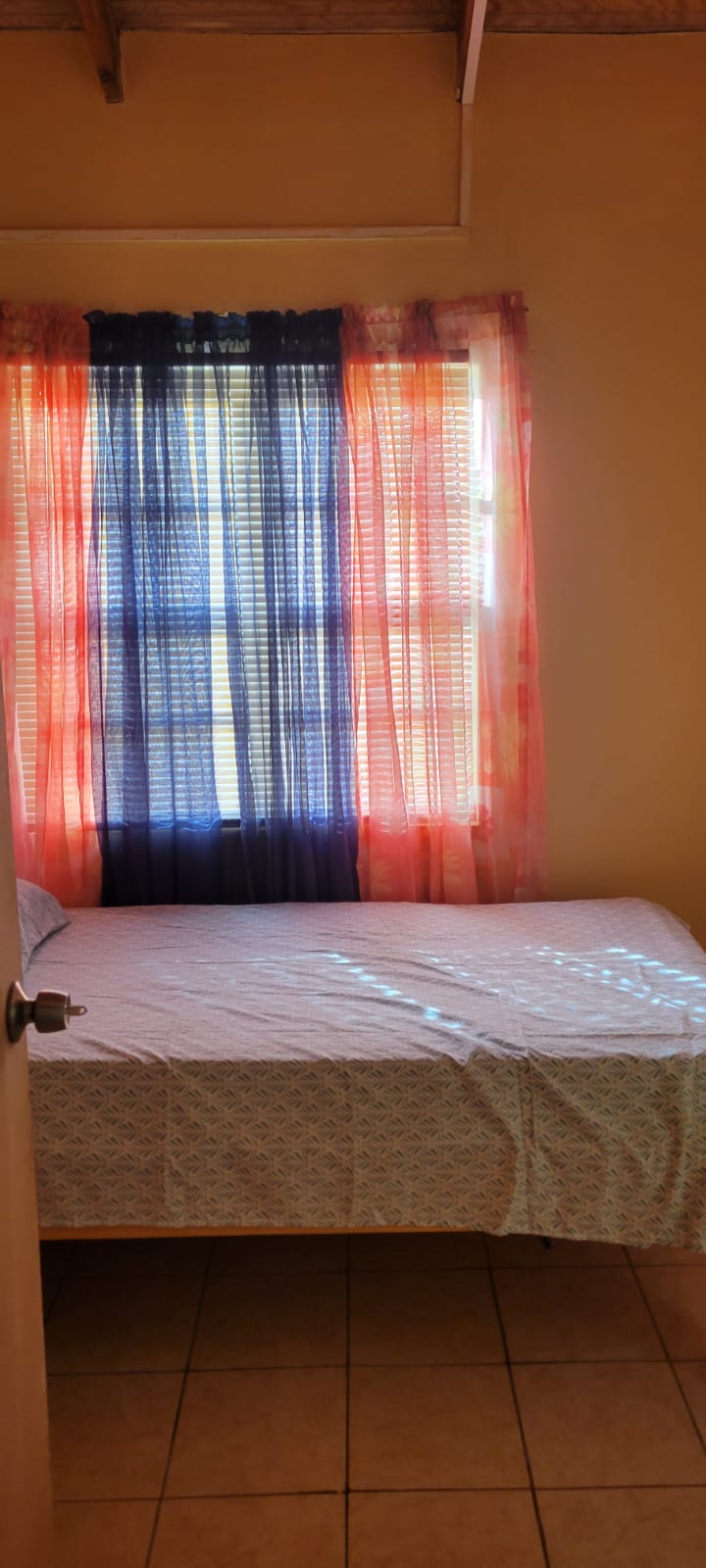 Vacation/short term Rentals available in Castle Bruce – EC$215 / US$80 nightly (per room)