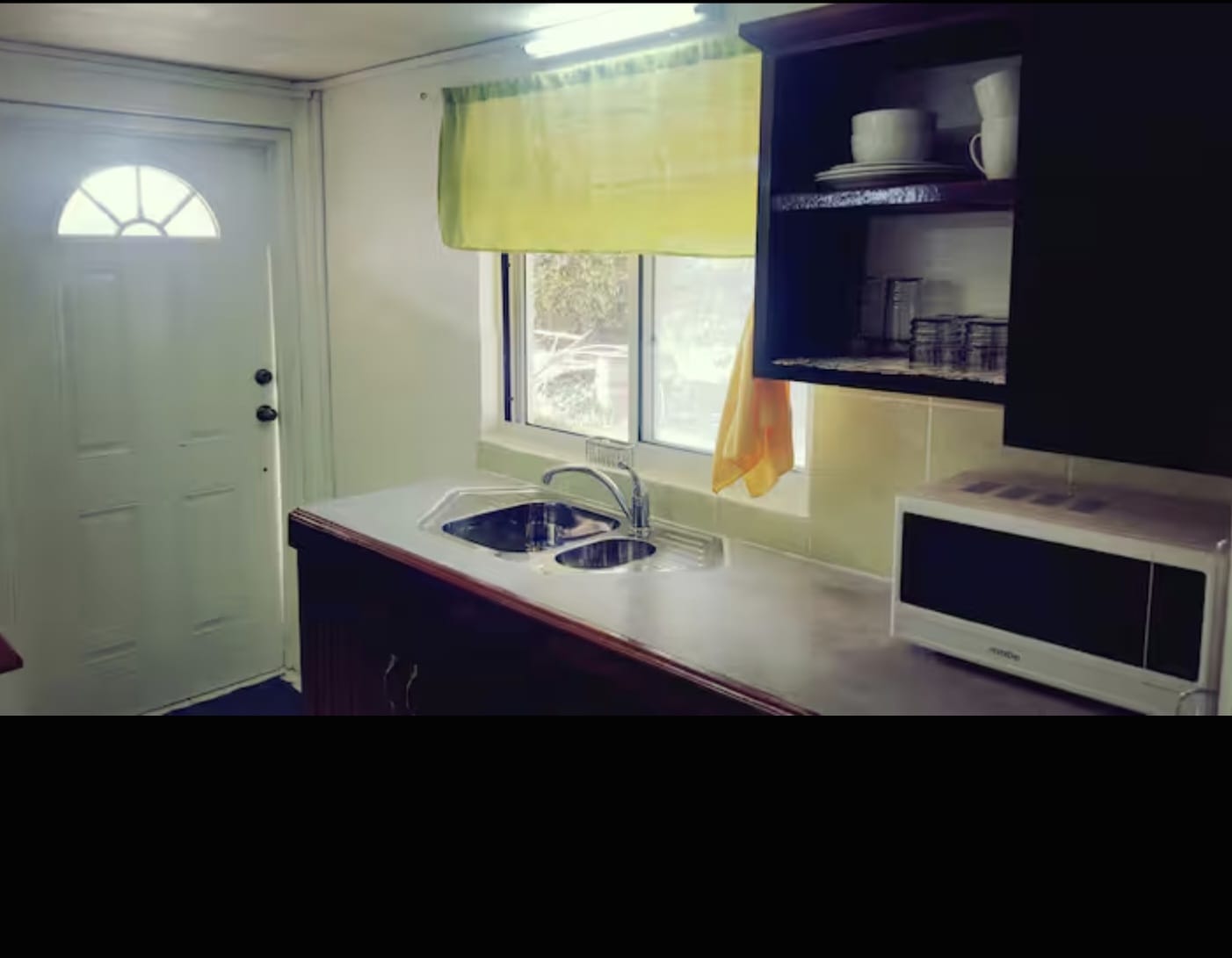 1 bedroom, 1 bath apartment for rent in Pond Casé, Dominica – EC$1500 / US$562 monthly