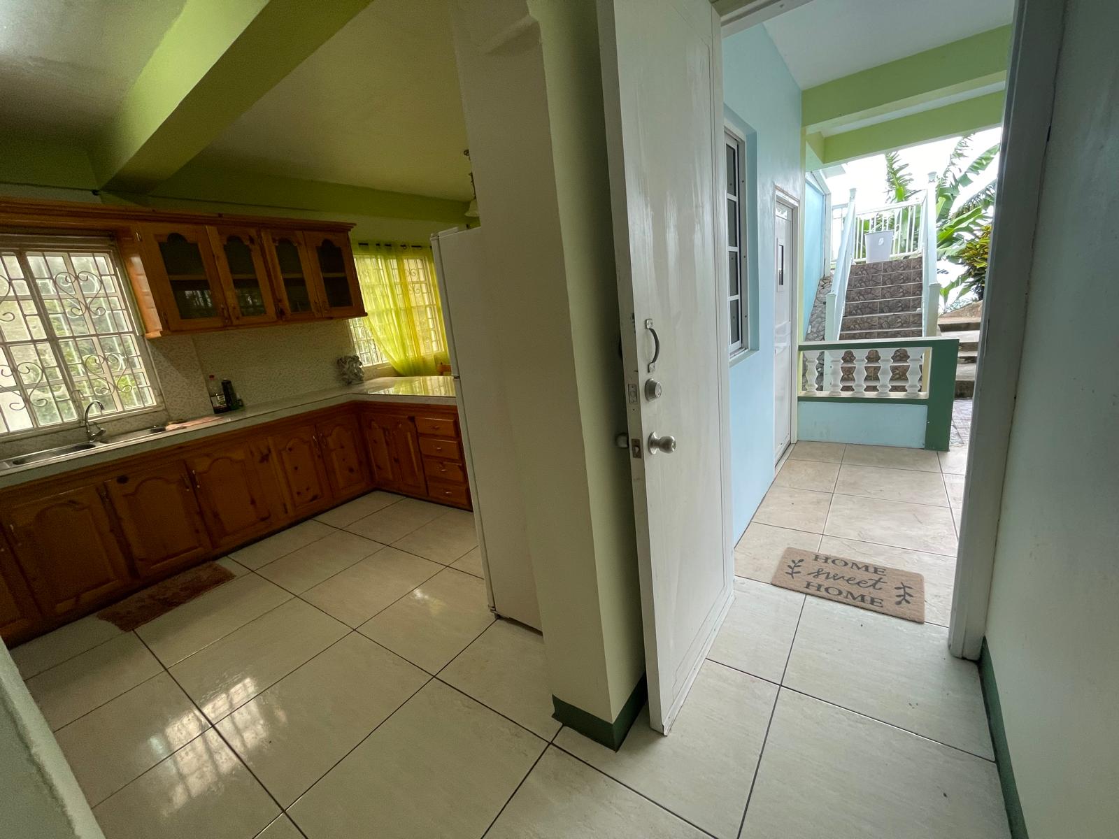 2 bedrooms, 1 bath apt for rent in Wallhouse, Dominica – EC$2000 /US$750 nmonthly