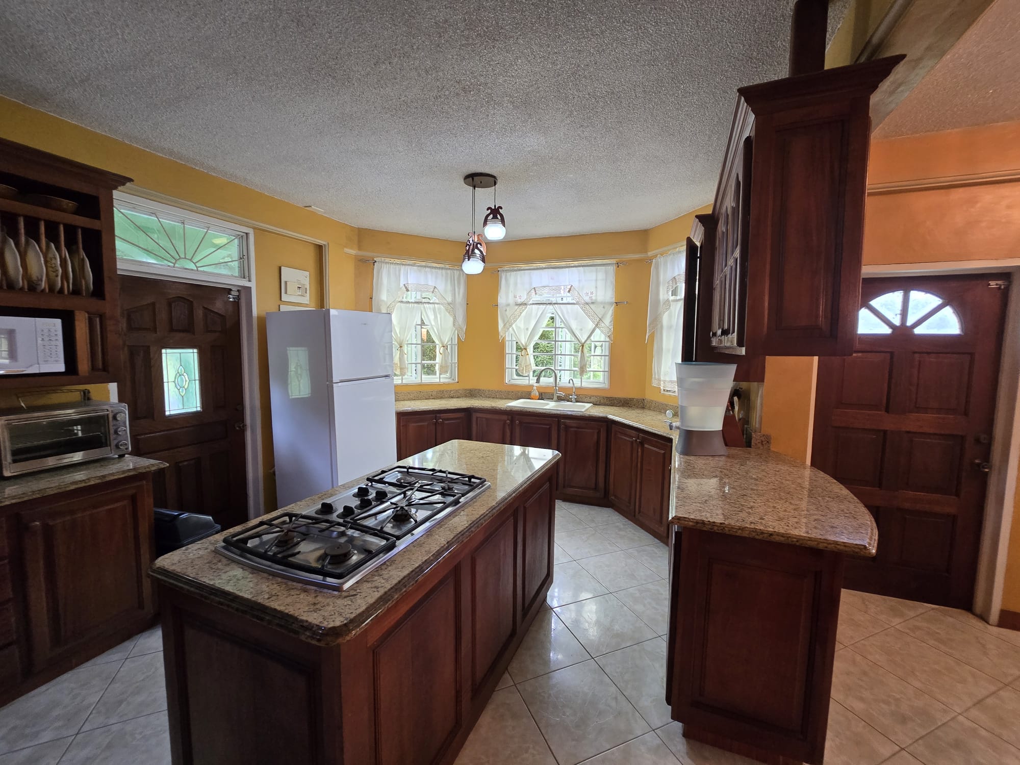 5 bedrooms, 3 baths (2 storey) house in Sultan, Dominica -EC$1,350,000 / US$505,618