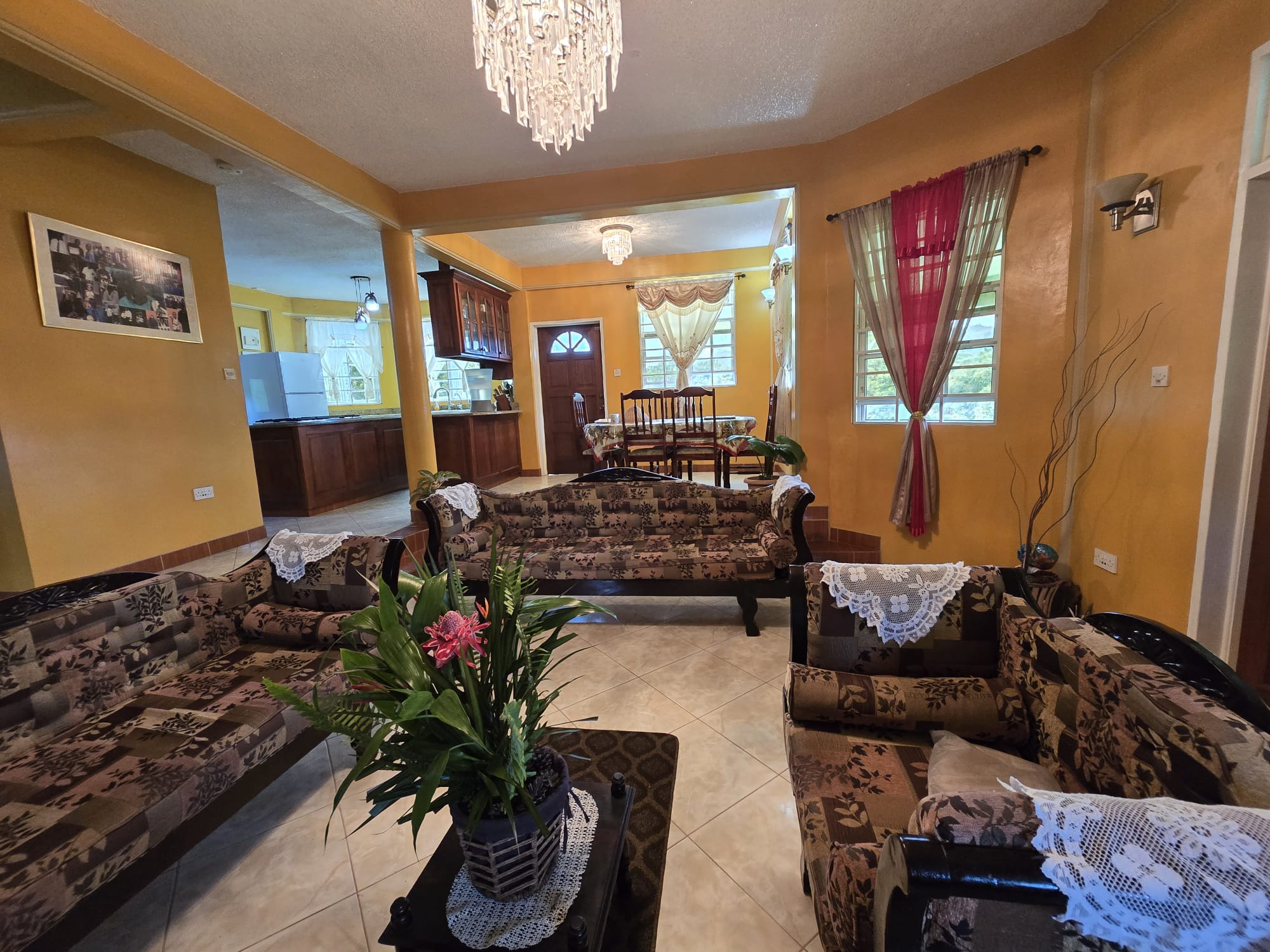 5 bedrooms, 3 baths (2 storey) house in Sultan, Dominica -EC$1,350,000 / US$505,618