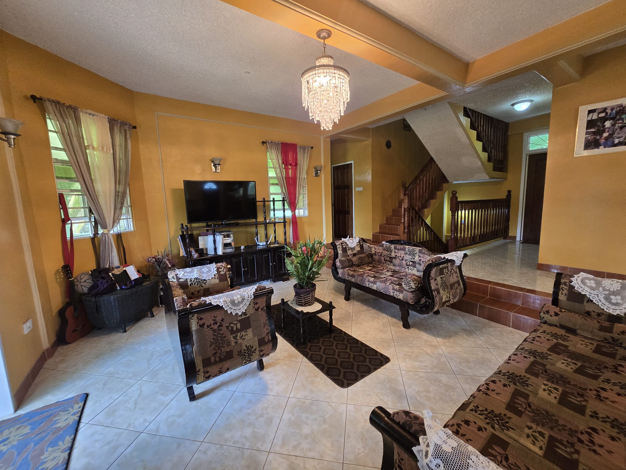 5 bedrooms, 3 baths (2 storey) house in Sultan, Dominica -EC$1,350,000 / US$505,618