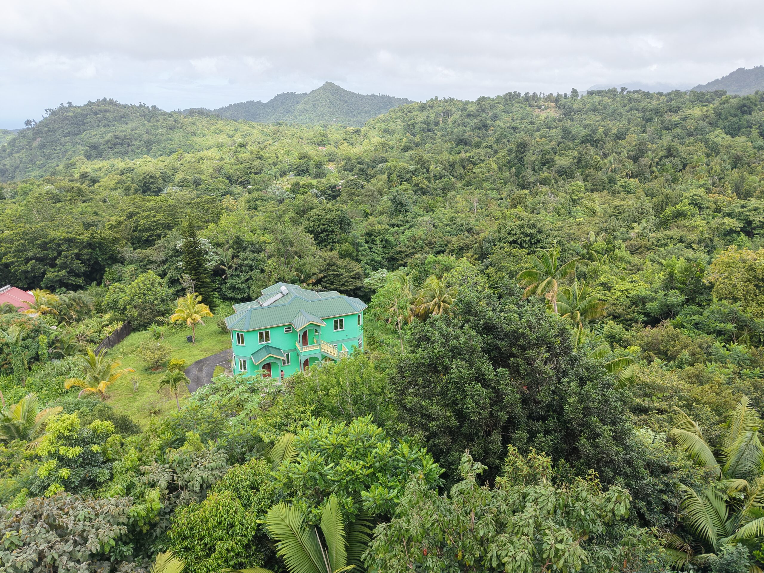 5 bedrooms, 3 baths (2 storey) house in Sultan, Dominica -EC$1,350,000 / US$505,618