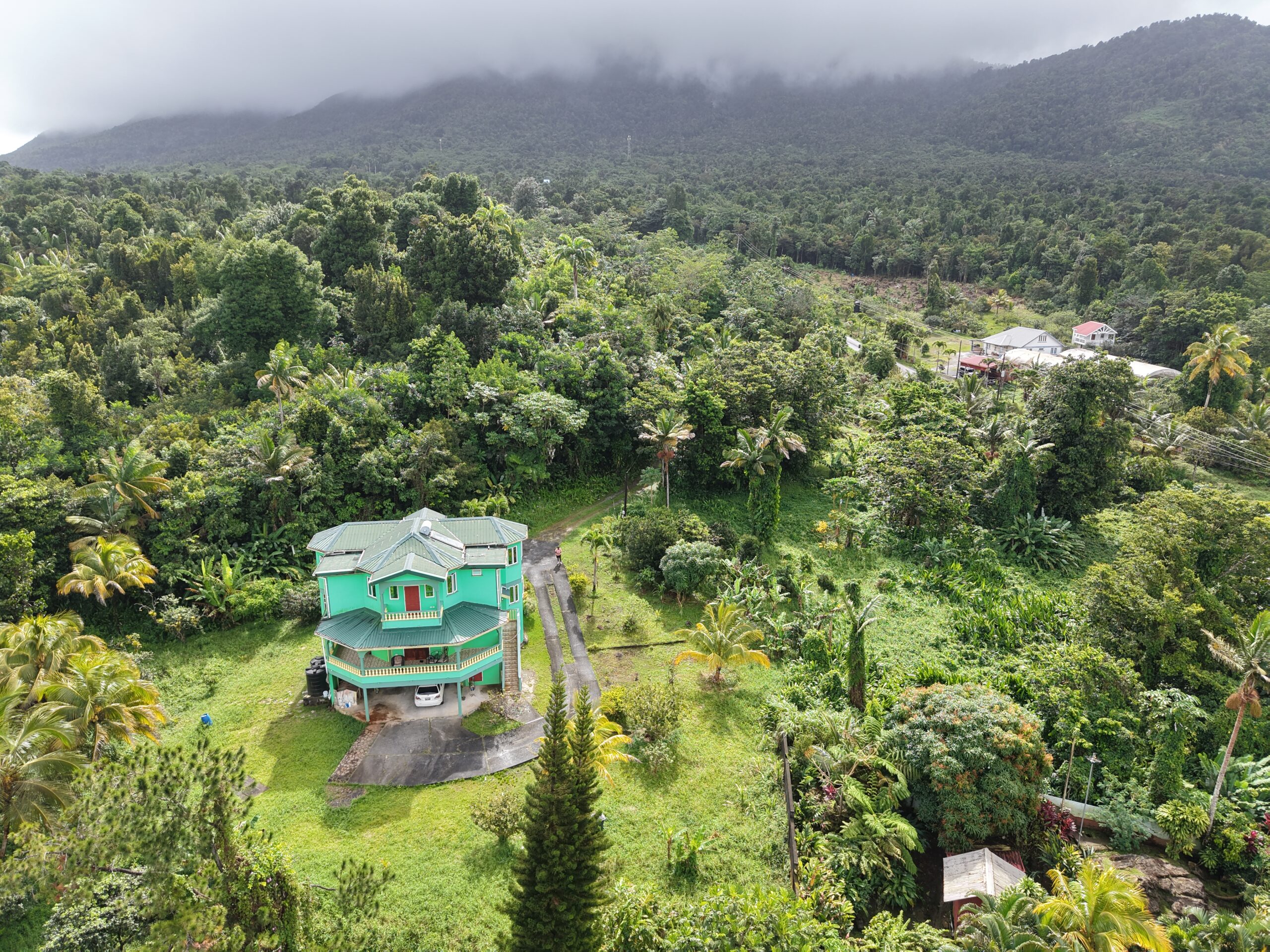 5 bedrooms, 3 baths (2 storey) house in Sultan, Dominica -EC$1,350,000 / US$505,618