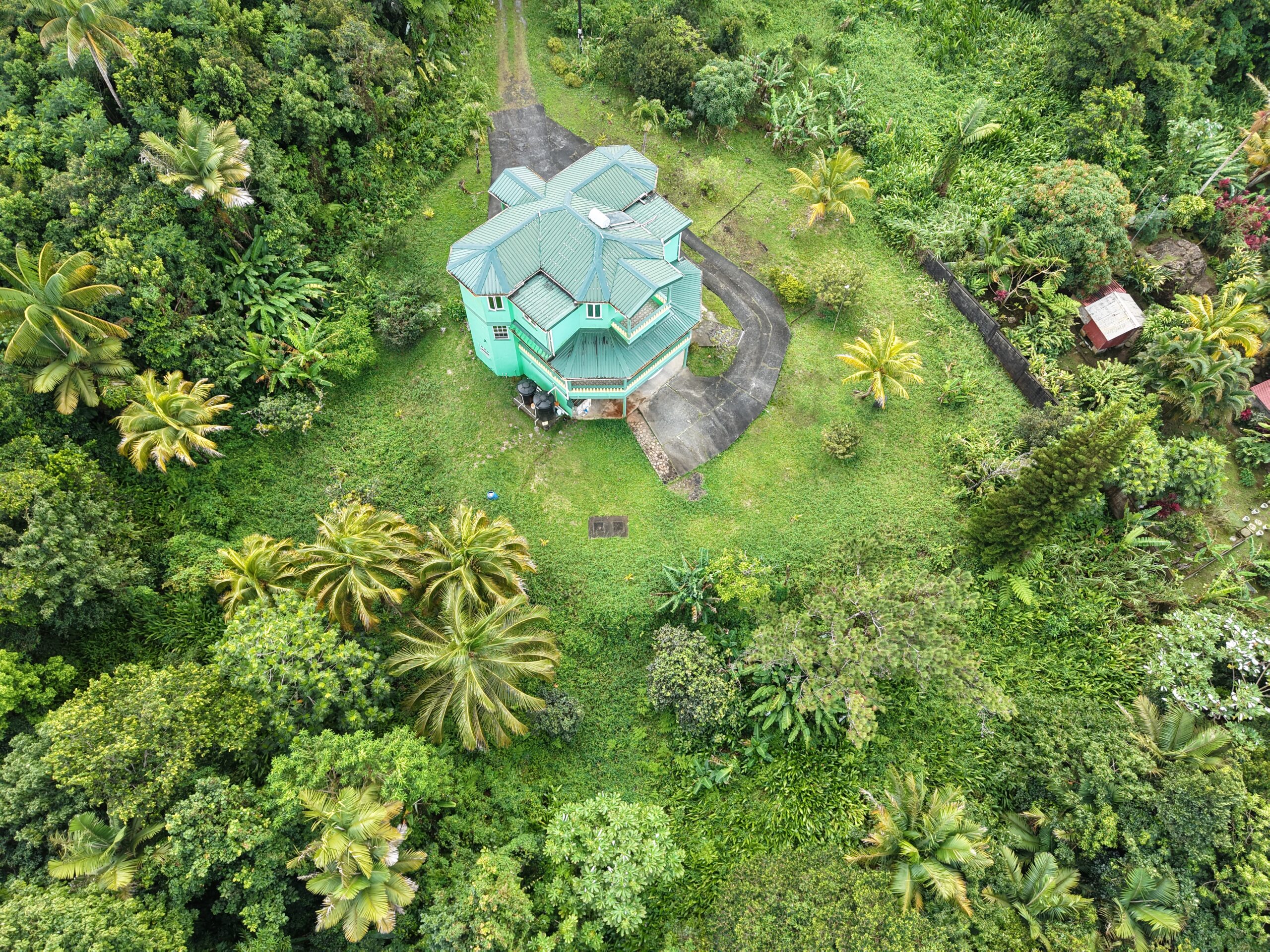 5 bedrooms, 3 baths (2 storey) house in Sultan, Dominica -EC$1,350,000 / US$505,618