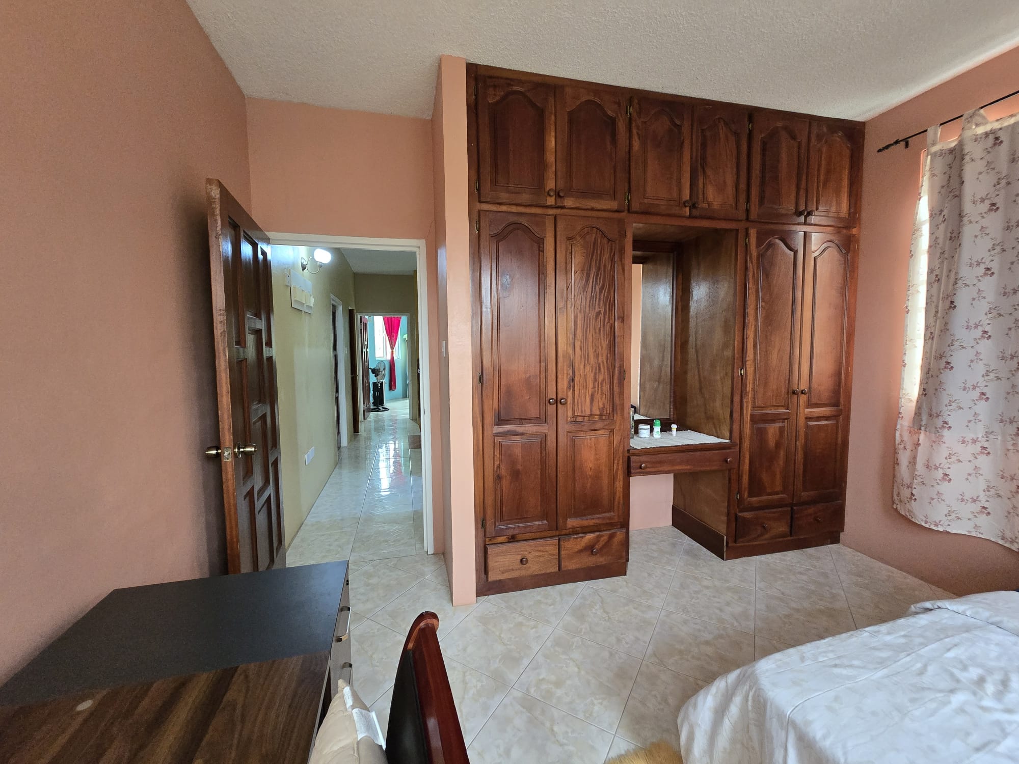 5 bedrooms, 3 baths (2 storey) house in Sultan, Dominica -EC$1,350,000 / US$505,618