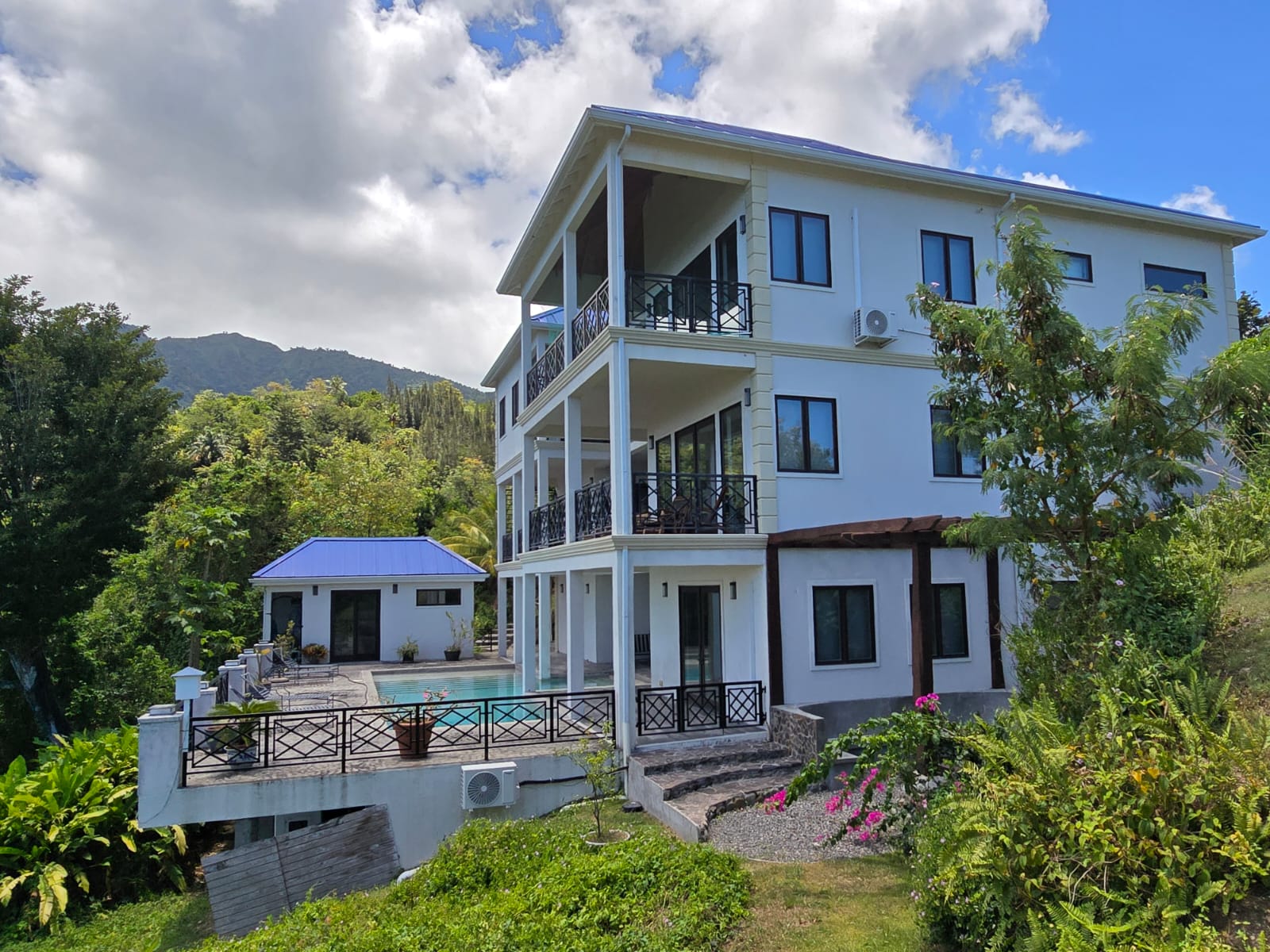 Exquisite and stunning 3-storey residential home for sale in Savanne Paille, Dominica – EC$4,537,223 / US$1,670,000