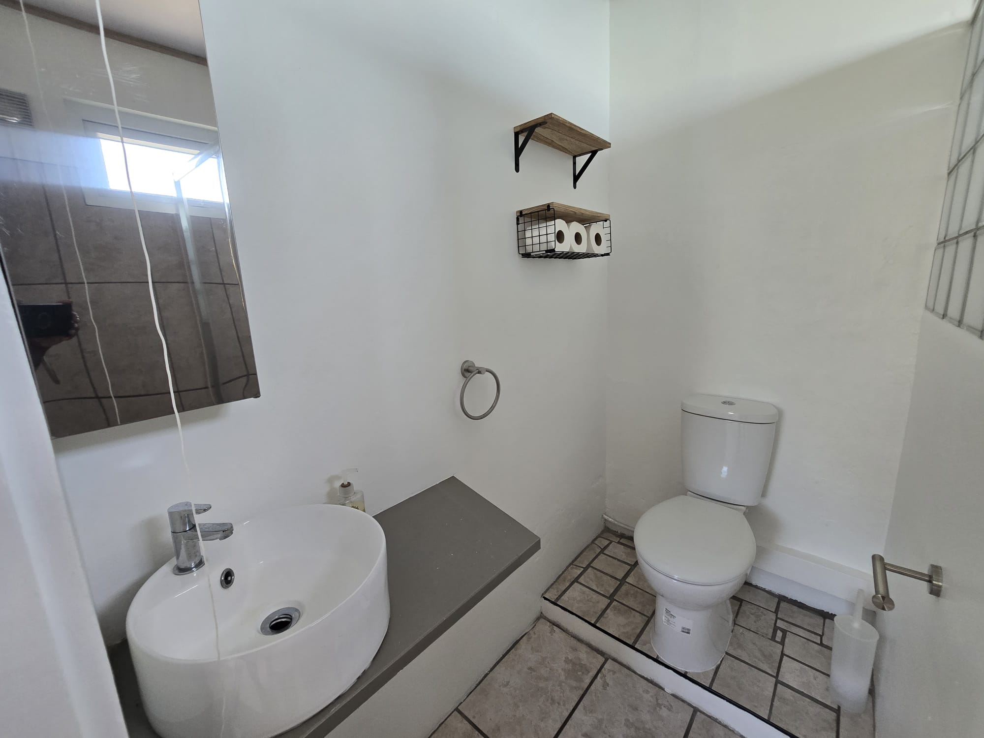 3 bedrooms, 2 baths house for short term rent in Pointe Mitchel -EC$1087 / US$400 nightly