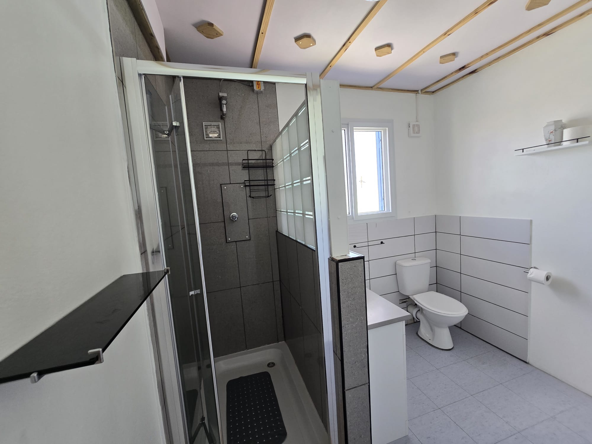 3 bedrooms, 2 baths house for short term rent in Pointe Mitchel -EC$1087 / US$400 nightly